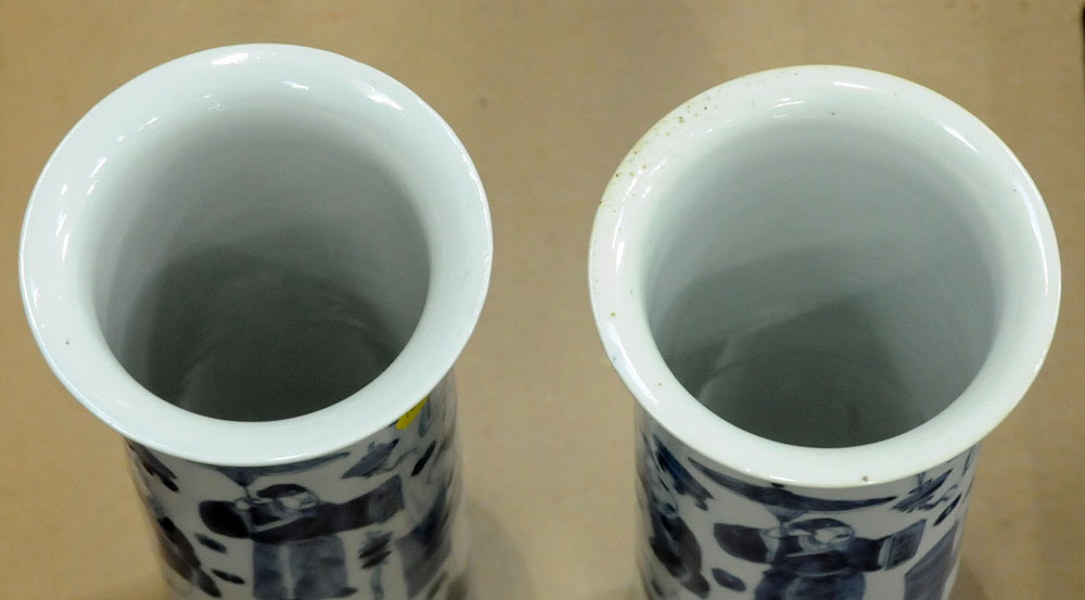 A pair of Chinese blue and white cylindrical vases, each with four character mark to base. - Image 6 of 8