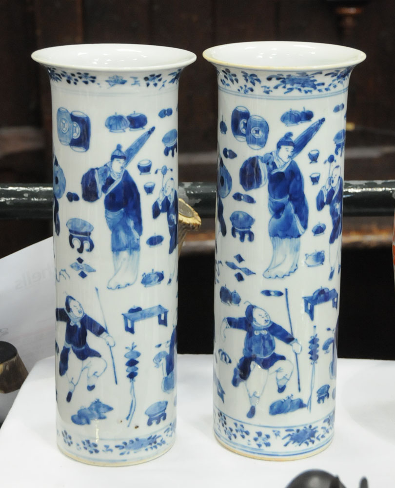 A pair of Chinese blue and white cylindrical vases, each with four character mark to base. - Image 4 of 8
