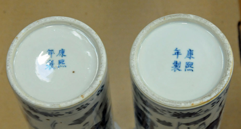 A pair of Chinese blue and white cylindrical vases, each with four character mark to base. - Image 8 of 8