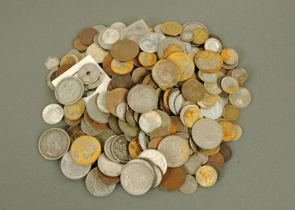 A large quantity of mixed 19th century and later UK and European coinage and tokens.