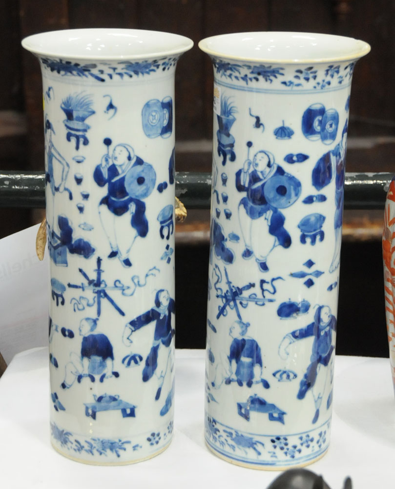 A pair of Chinese blue and white cylindrical vases, each with four character mark to base. - Image 3 of 8