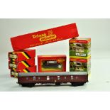 Hornby 00 model railway issues comprising various track accessories plus duo of wagons including Car