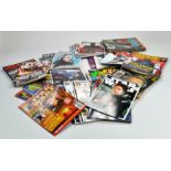 Star Wars collectables comprising a large collection of various magazines / comics, various