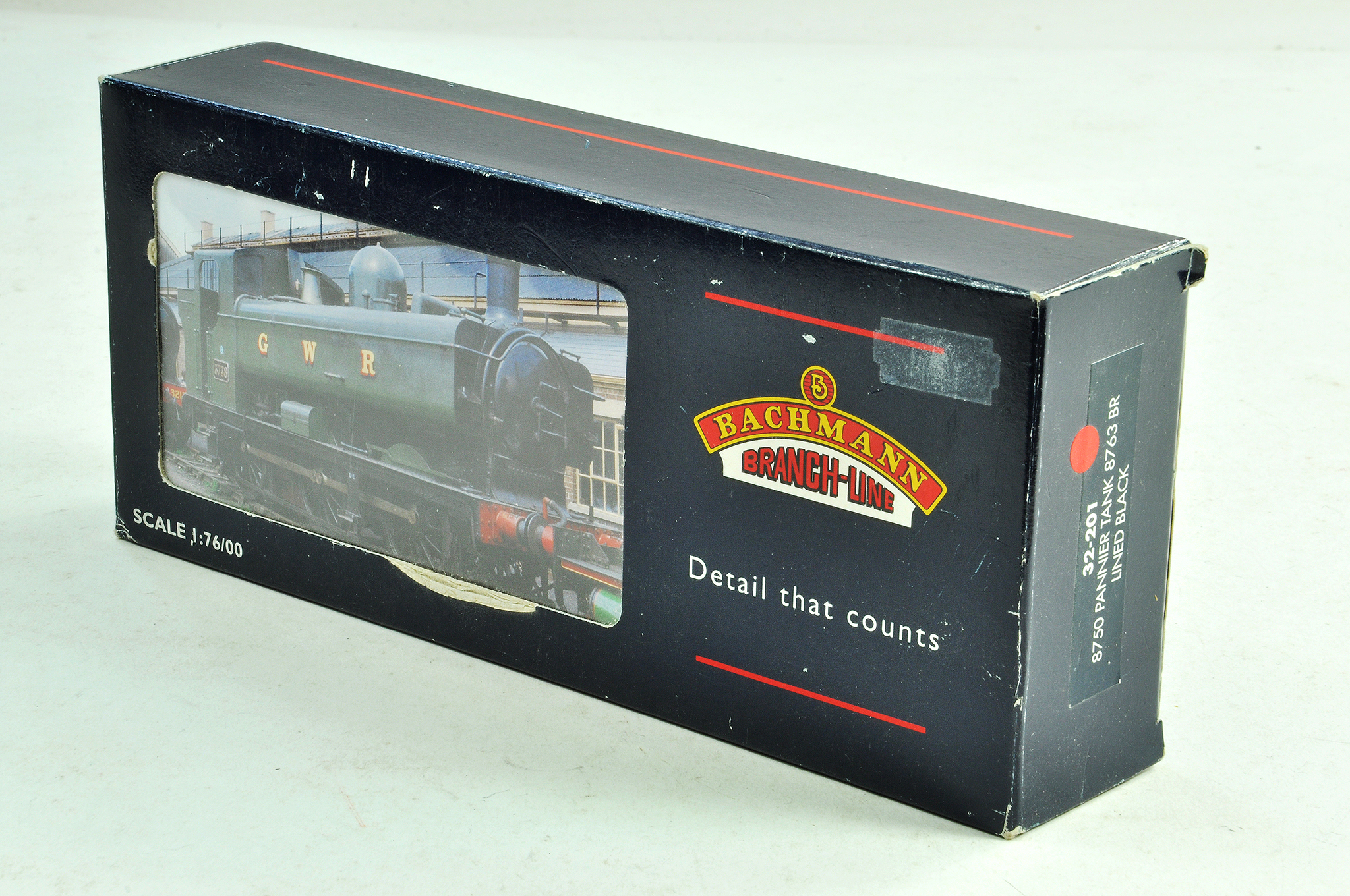 Bachmann 00 Gauge Model Railway issues comprising 32-201 Pannier Tank Locomotive. Appears very