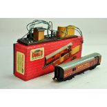 Hornby Dublo 00 Gauge model railway issue comprising No. 2400 Royal Mail Wagon Set. Looks to be well