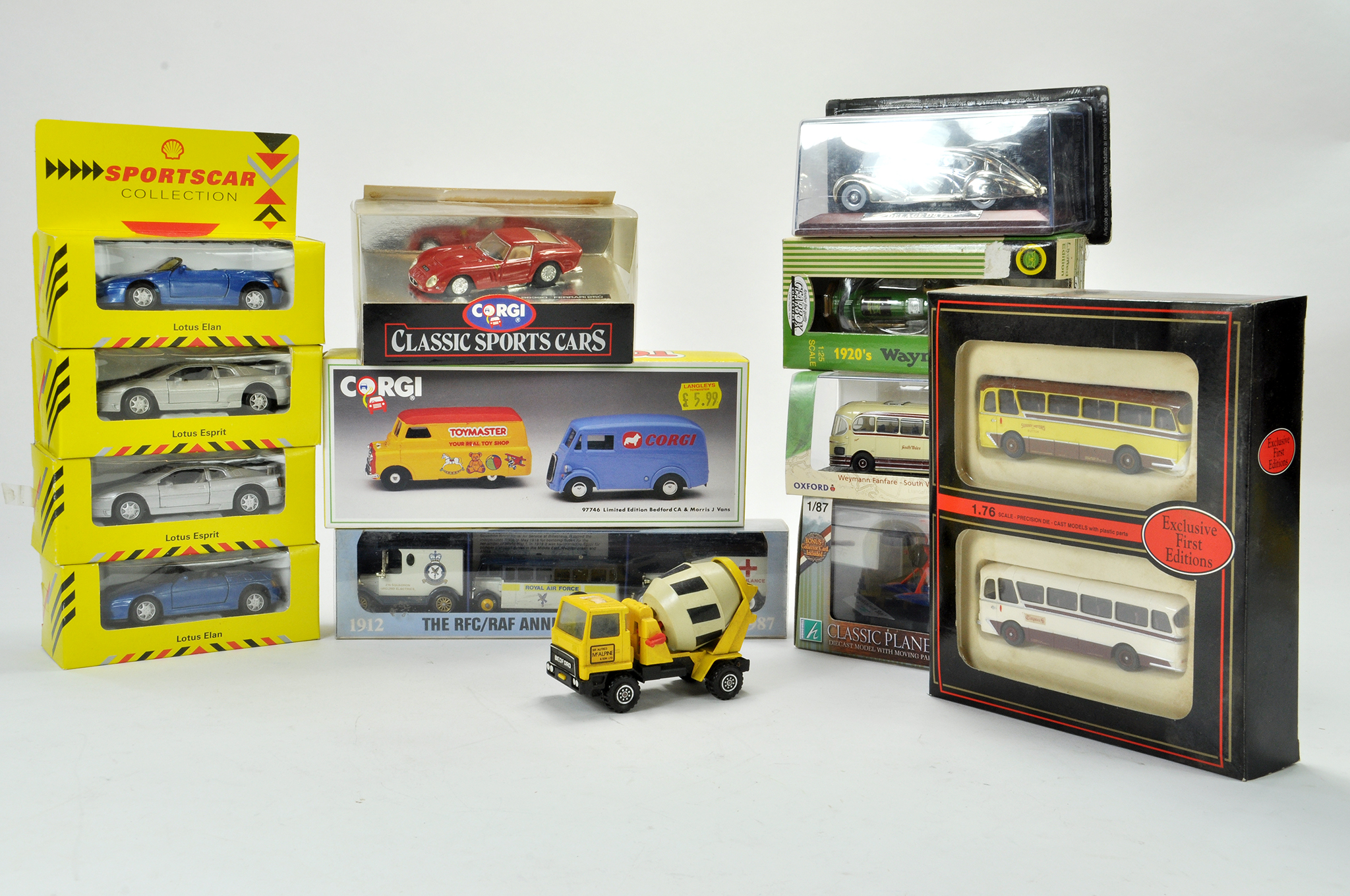 A group of boxed diecast comprising Shell Sports Car Series, Corgi Promotional, EFE and others.