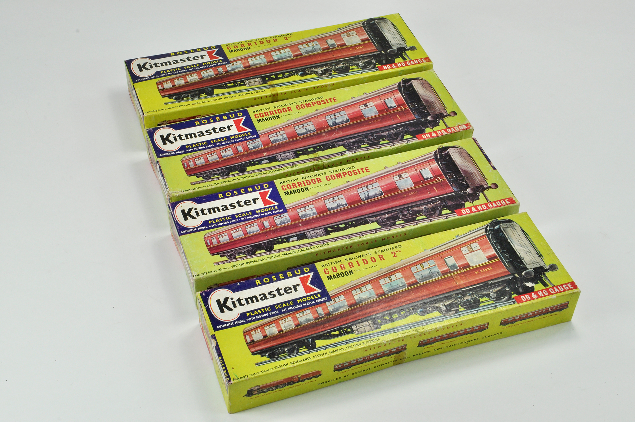 Kitmaster Plastic Model Kit x 4 comprising Corridor 2 and Corridor Composite Coaches. Certified