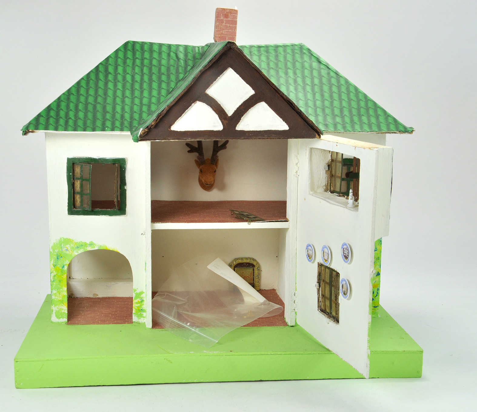 Vintage Wooden Dolls House, in good condition.