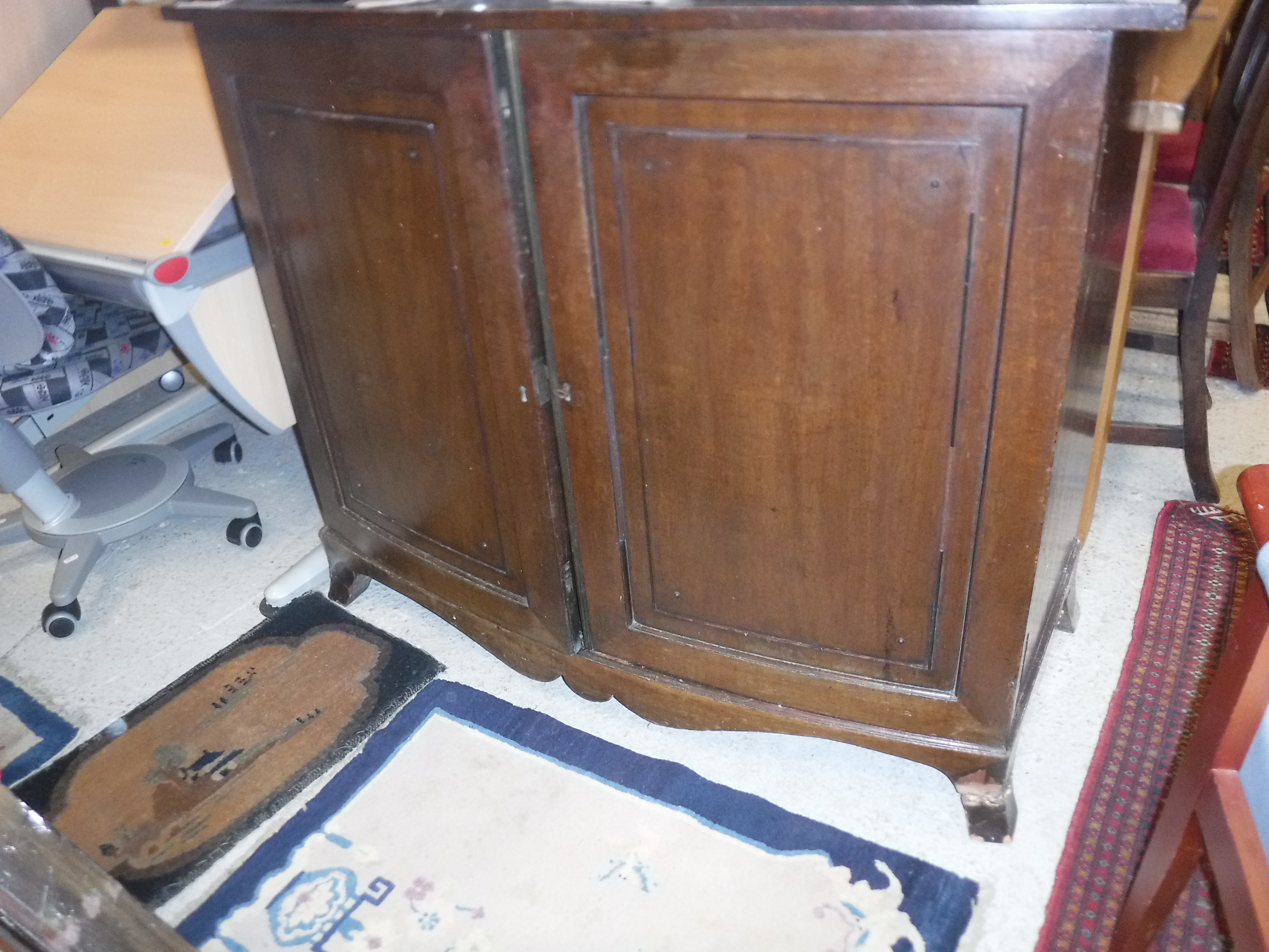 A circa 1900 mahogany bow fronted two door cupboard with single shelf, - Image 2 of 17