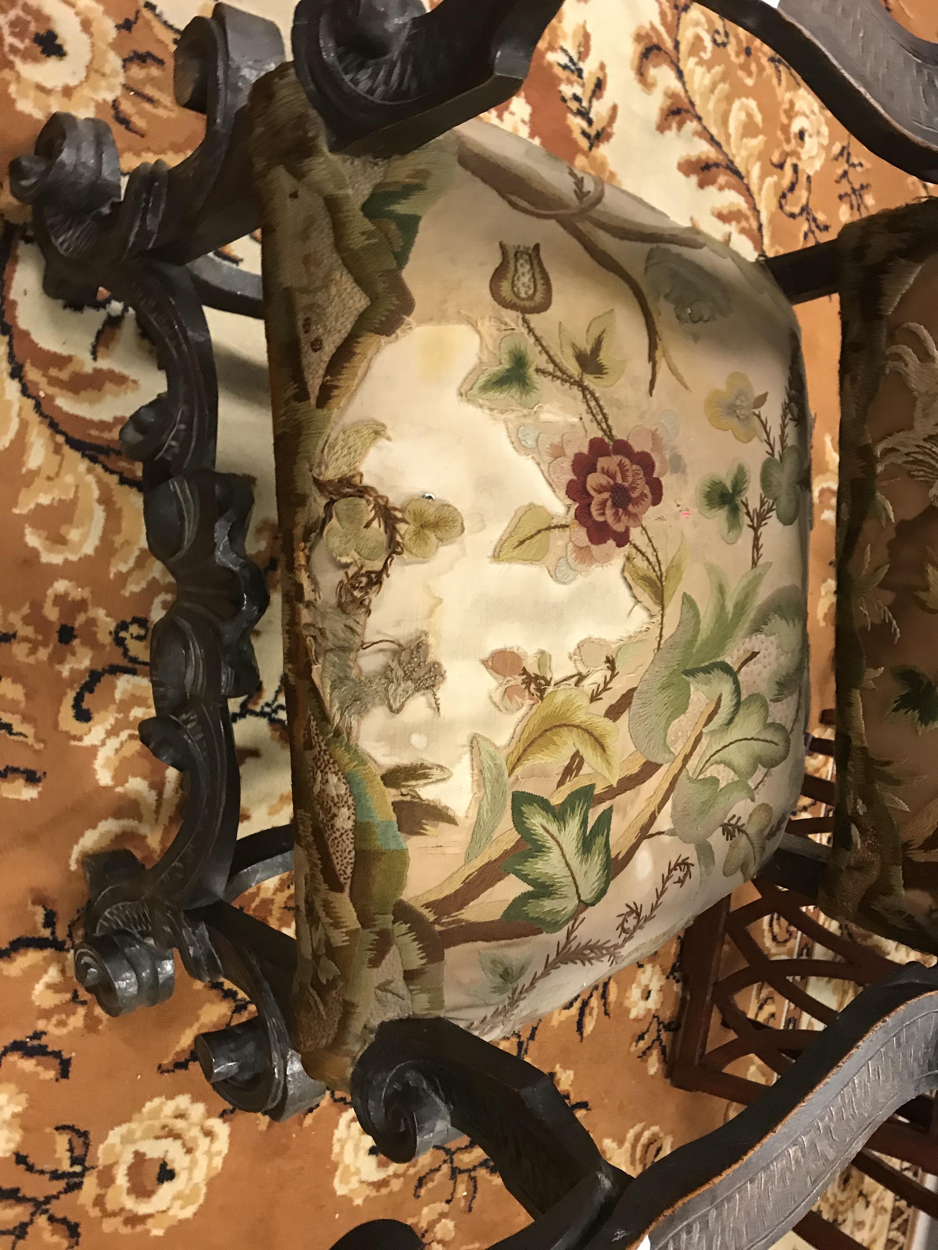 An 18th Century Continental oak framed hall chair or throne chair with long stitch needlework - Image 3 of 26
