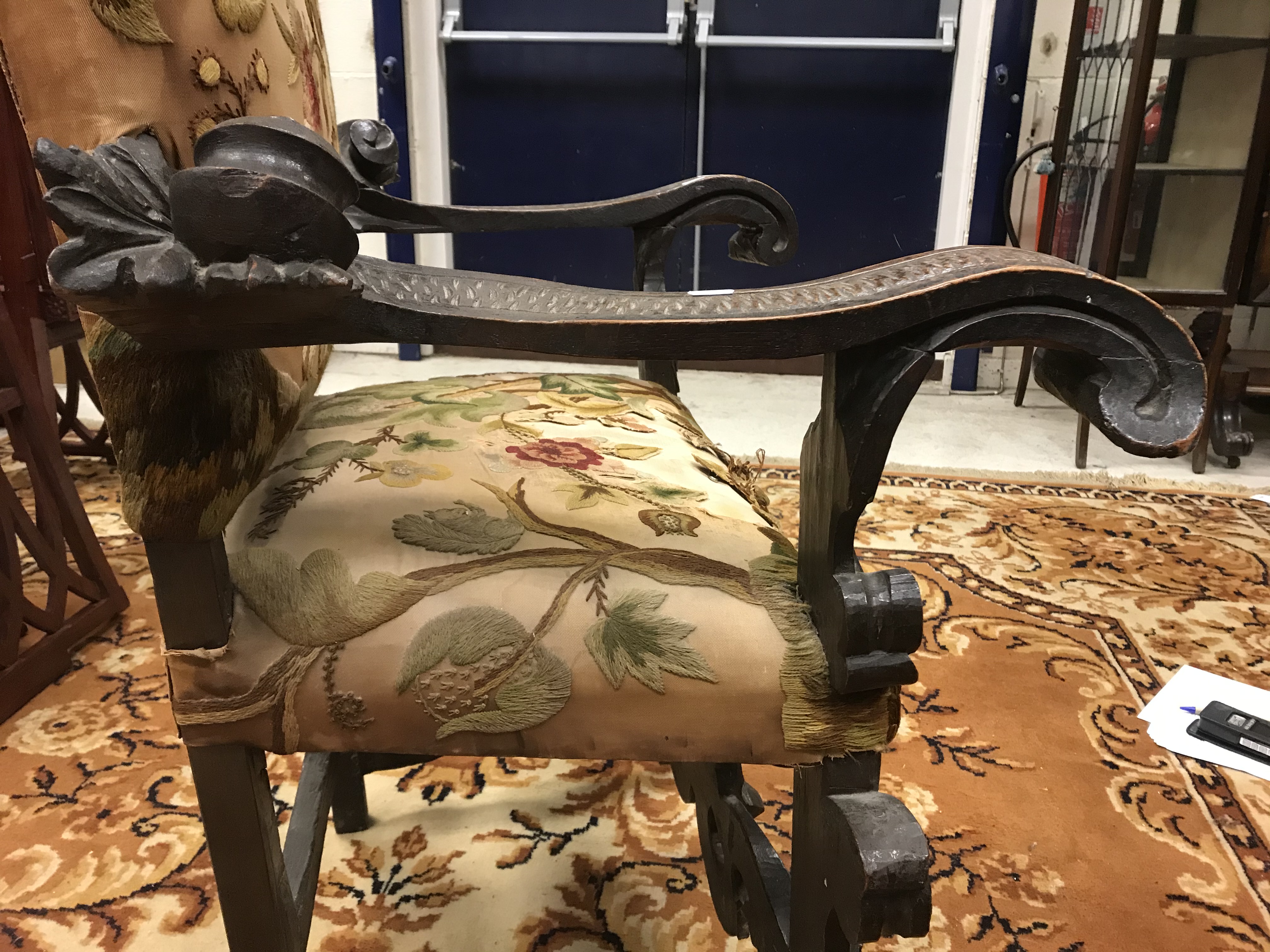An 18th Century Continental oak framed hall chair or throne chair with long stitch needlework - Image 8 of 26