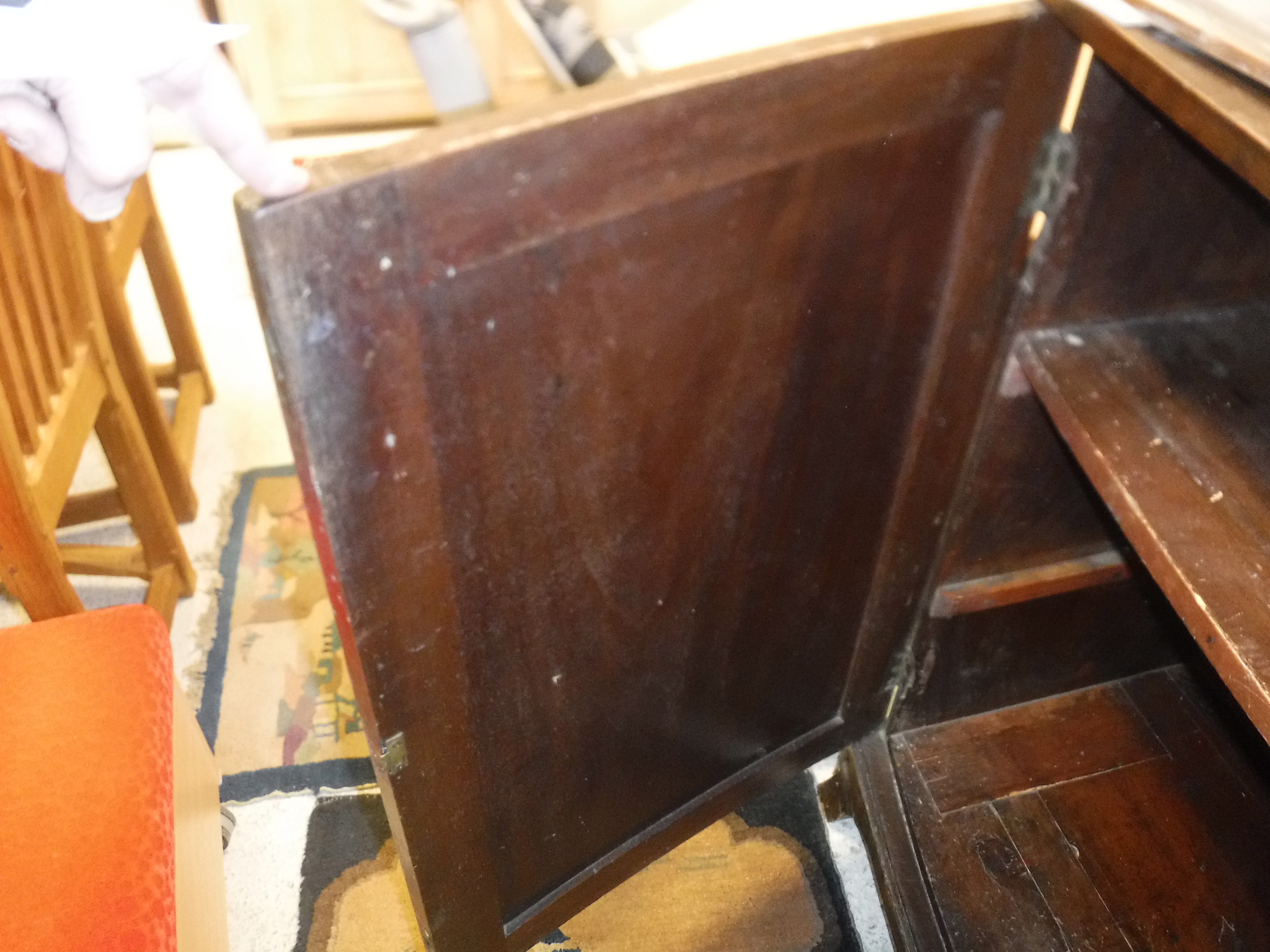A circa 1900 mahogany bow fronted two door cupboard with single shelf, - Image 11 of 17