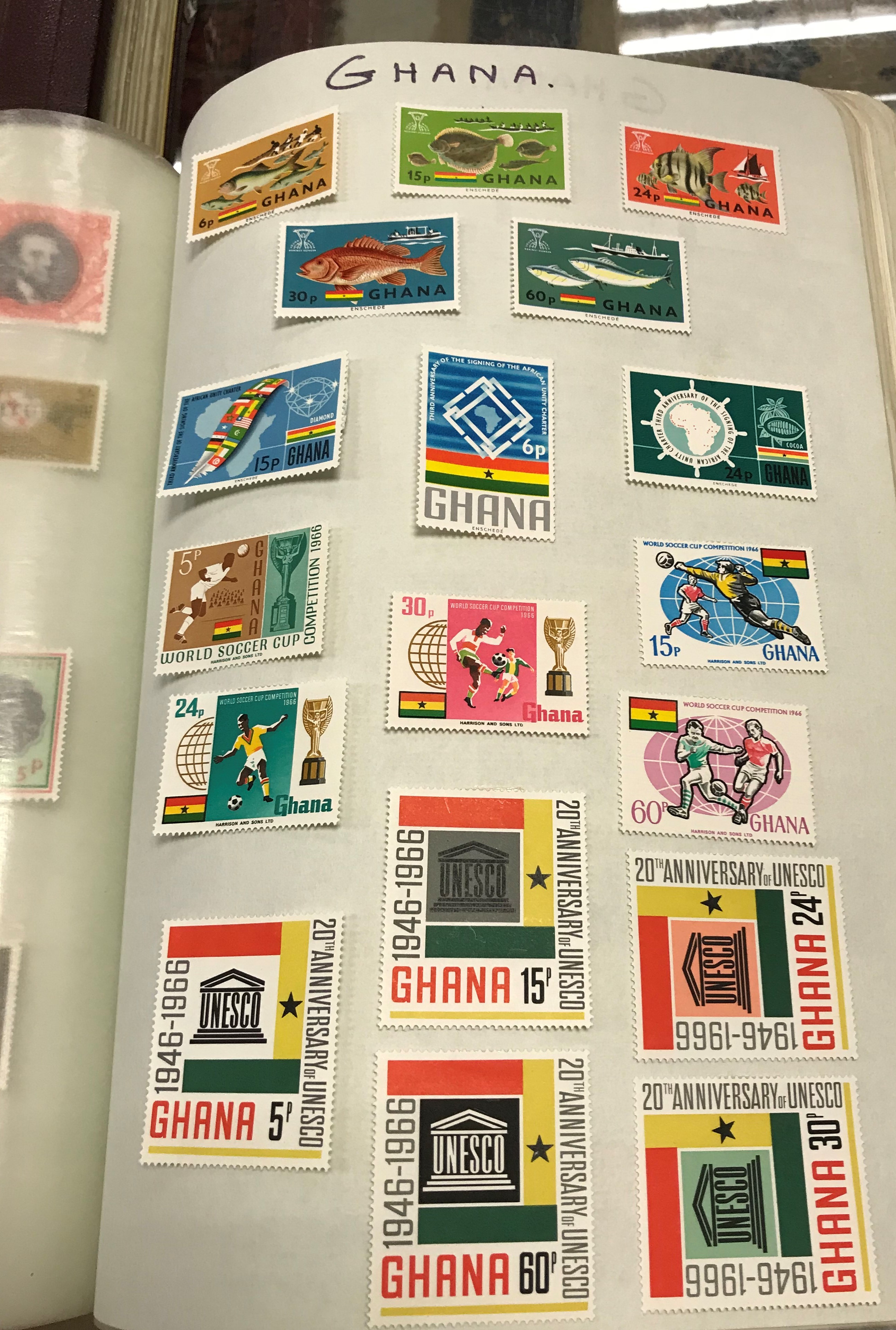 A large and extensive collection of British and World stamps housed in twelve hard twin-lock - Image 91 of 100