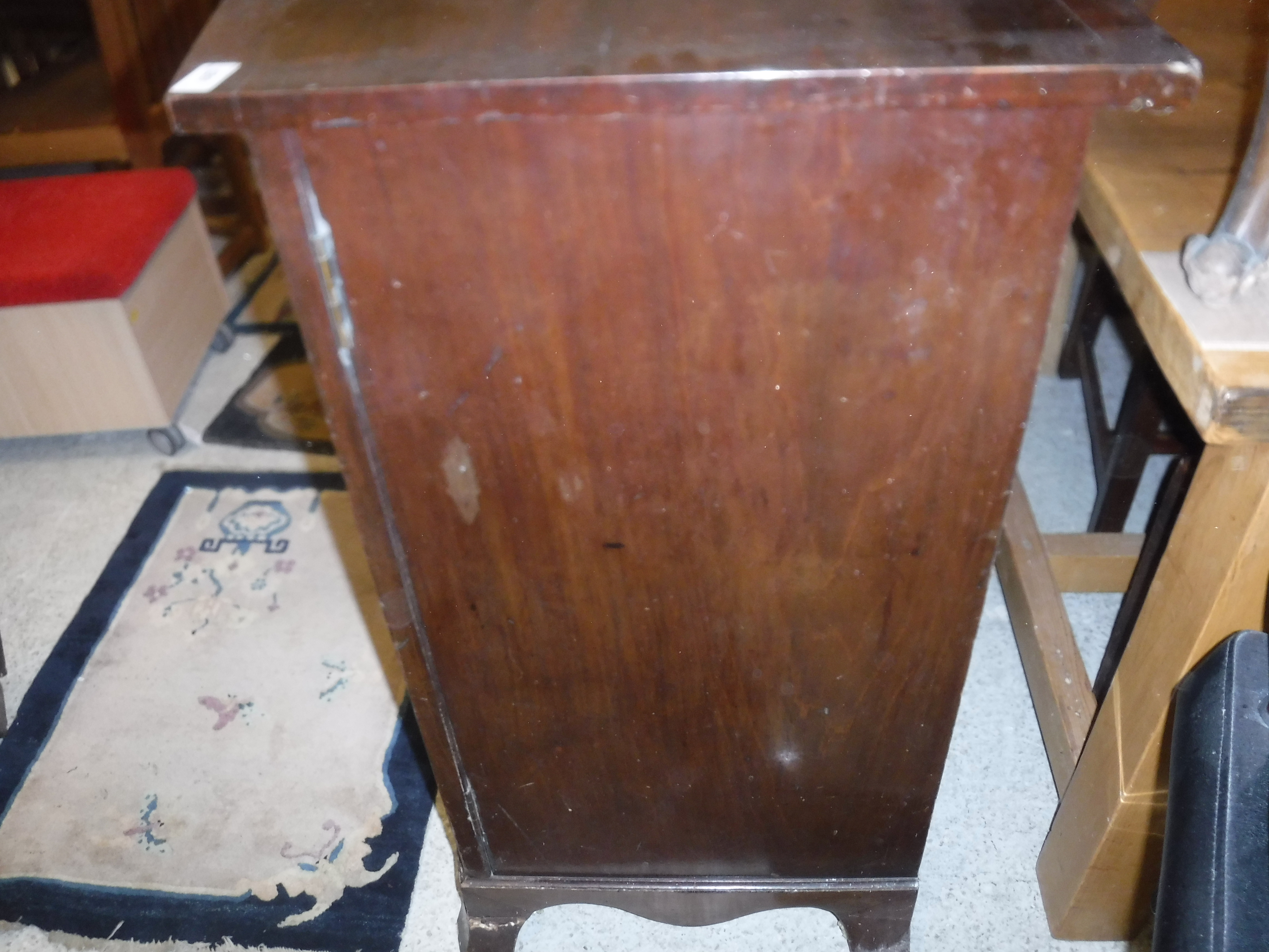 A circa 1900 mahogany bow fronted two door cupboard with single shelf, - Image 16 of 17