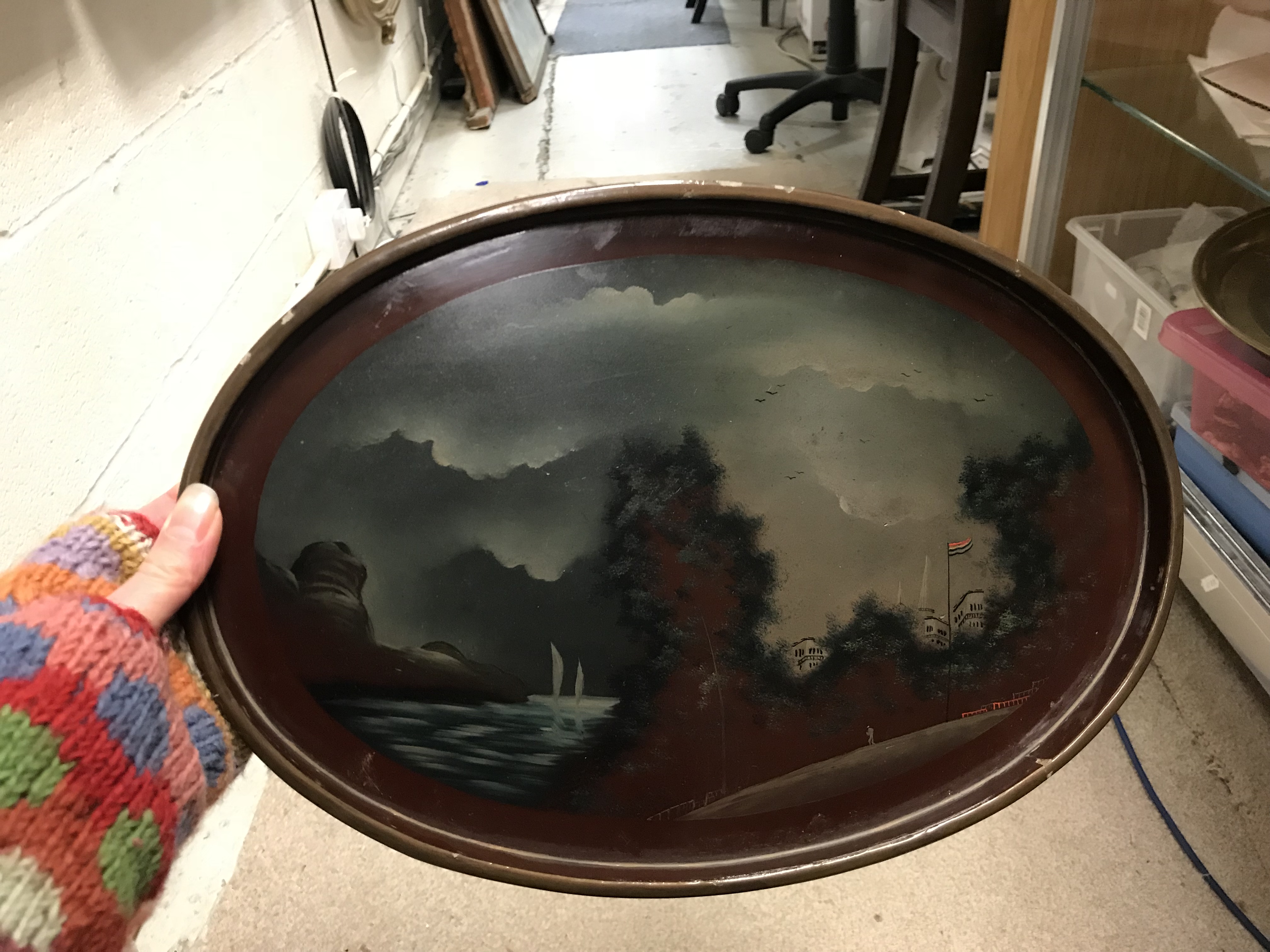A graduated set of three circa 1900 Japanese lacquered trays, each decorated with landscape scenes, - Image 17 of 28