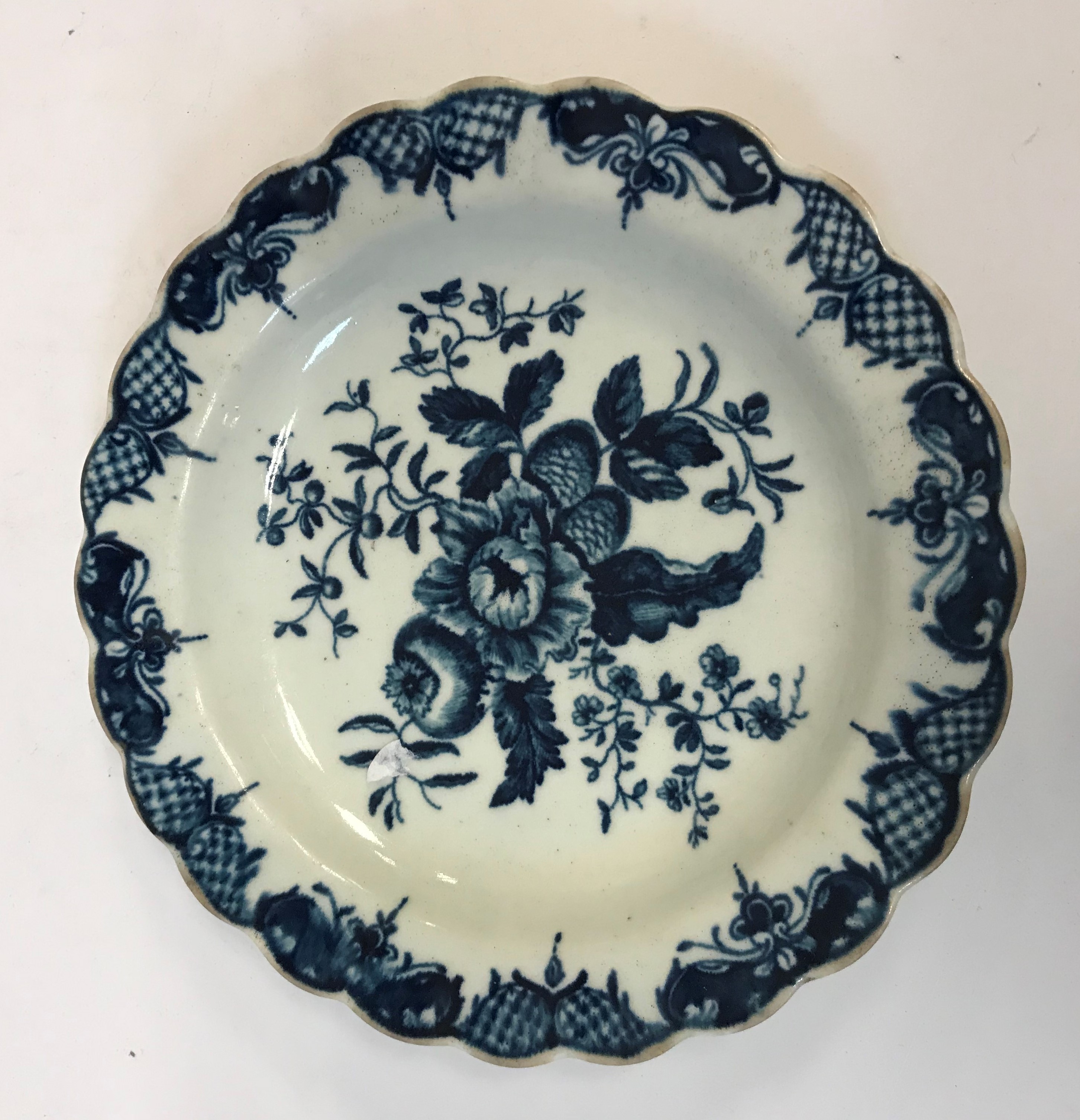 An 18th Century Worcester fruit and hop pattern dish with scalloped edge, 17.