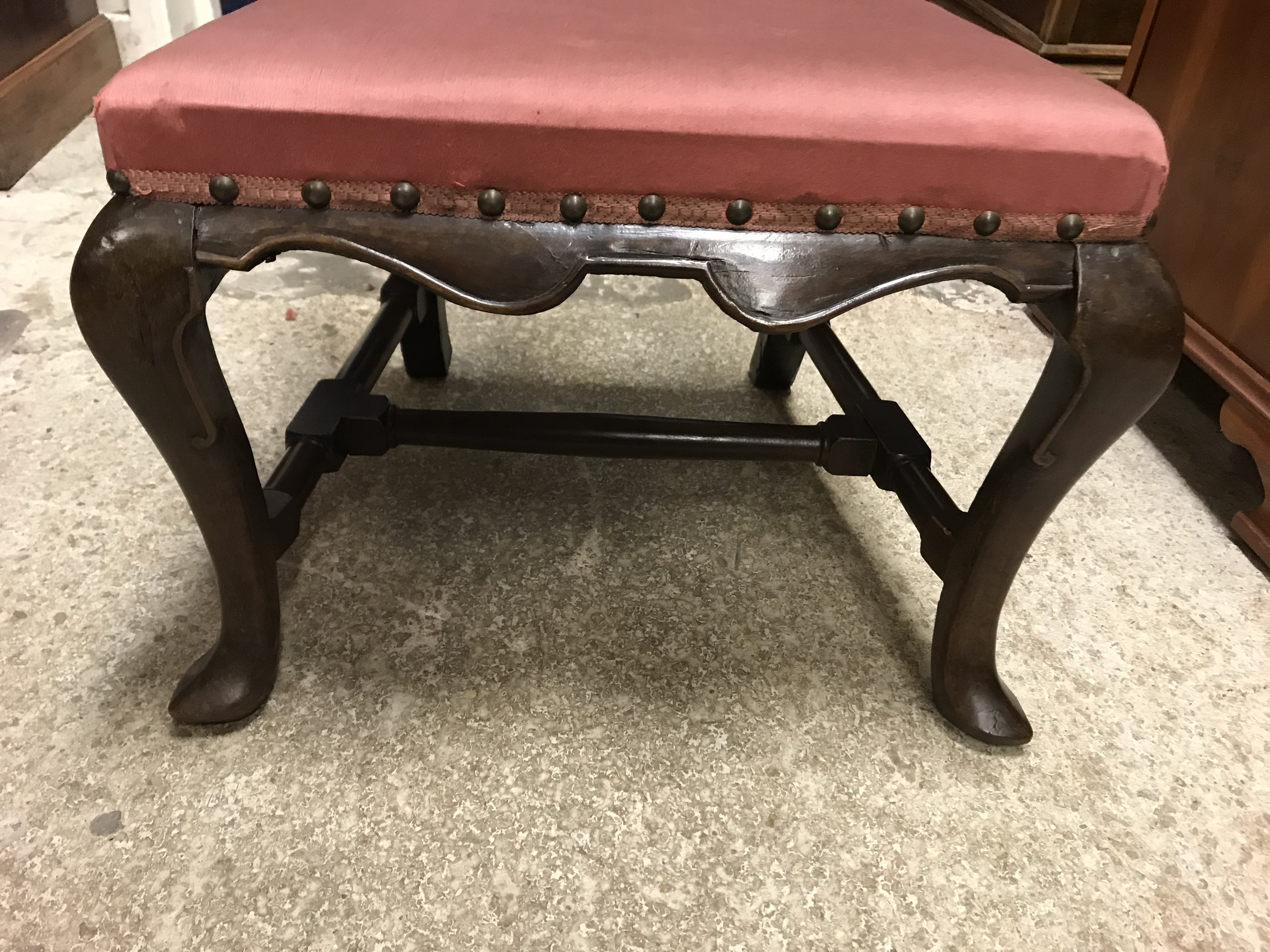 A pair of 18th Century walnut framed low chairs with scroll carved top rail and vase shaped back - Image 35 of 51