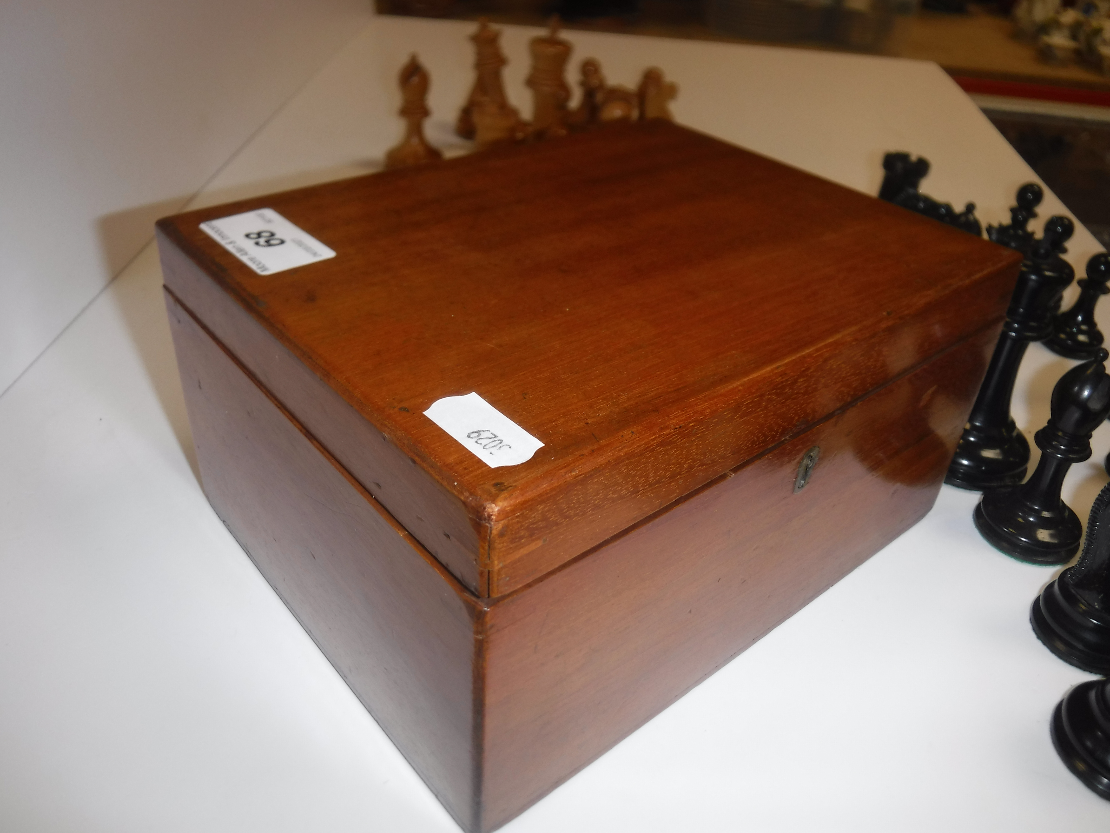 A Staunton chess set by Jacques & Son of London in boxwood and ebonised form (one rook with dog - Image 17 of 25