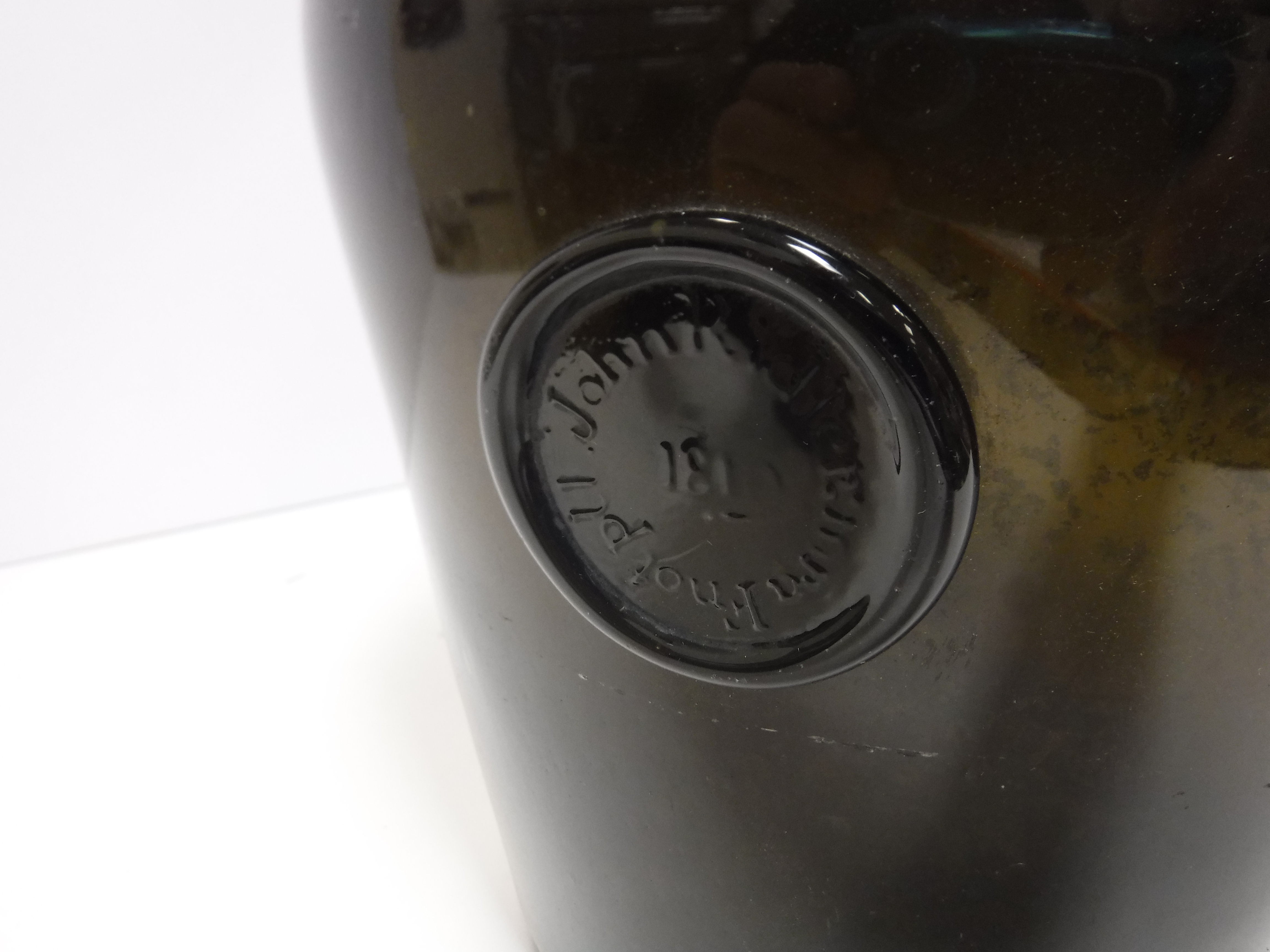 A Georgian green glass flagon with seal mark "John Ridler" dated 1810, - Image 7 of 21