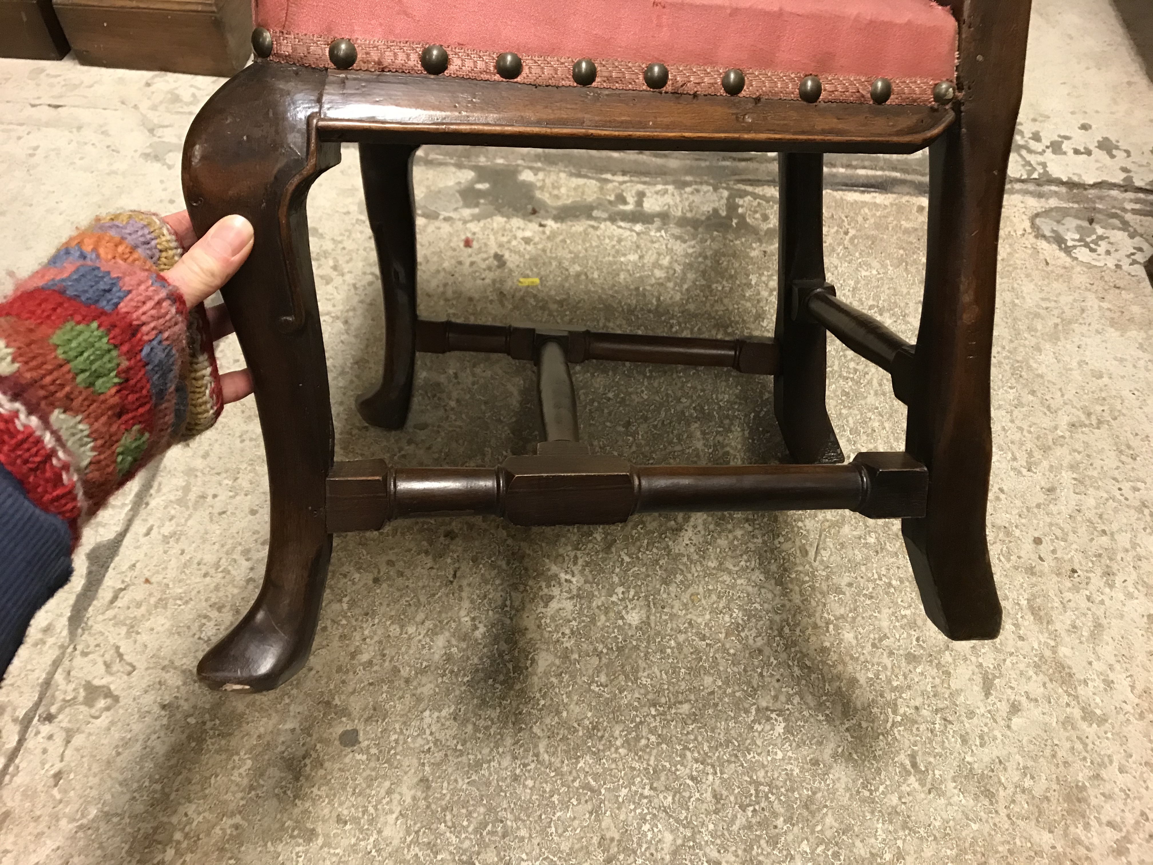 A pair of 18th Century walnut framed low chairs with scroll carved top rail and vase shaped back - Image 39 of 51