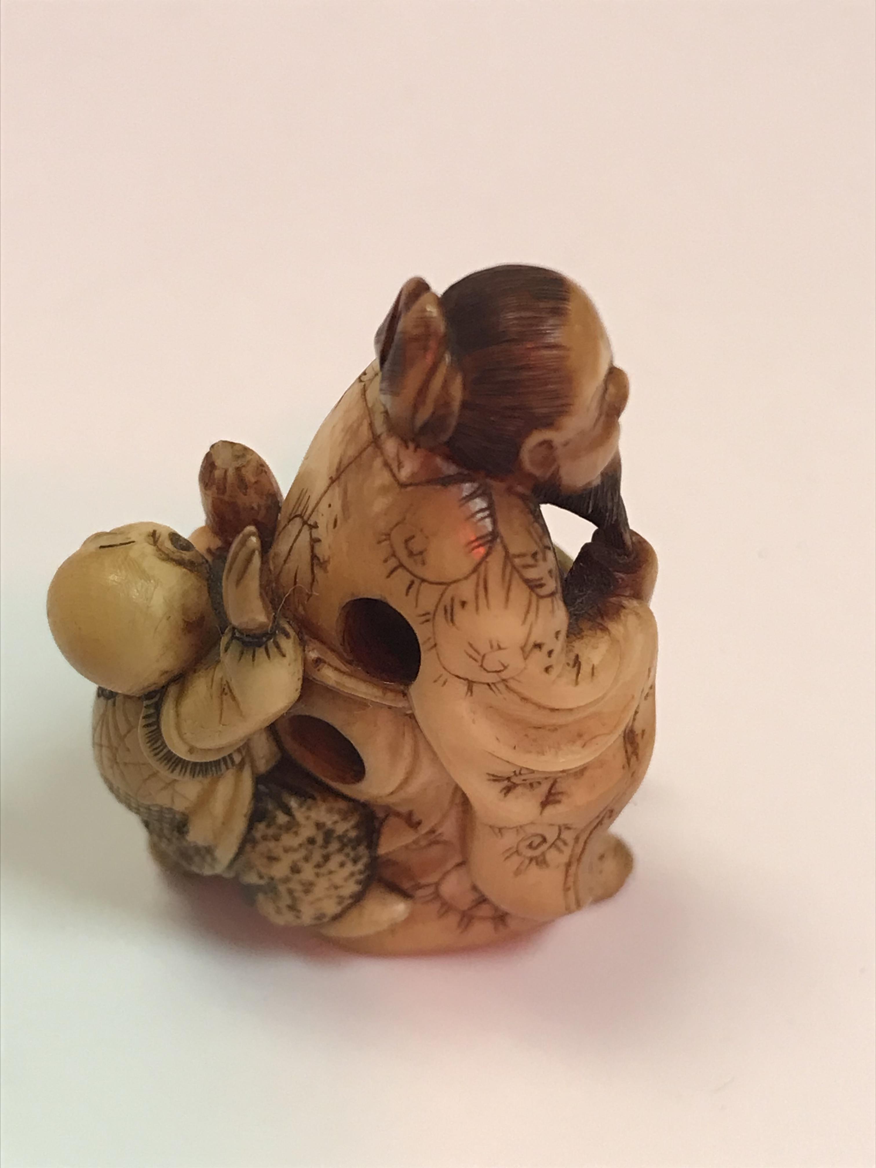 A Japanese Meiji Period netsuke as a bea - Image 2 of 3