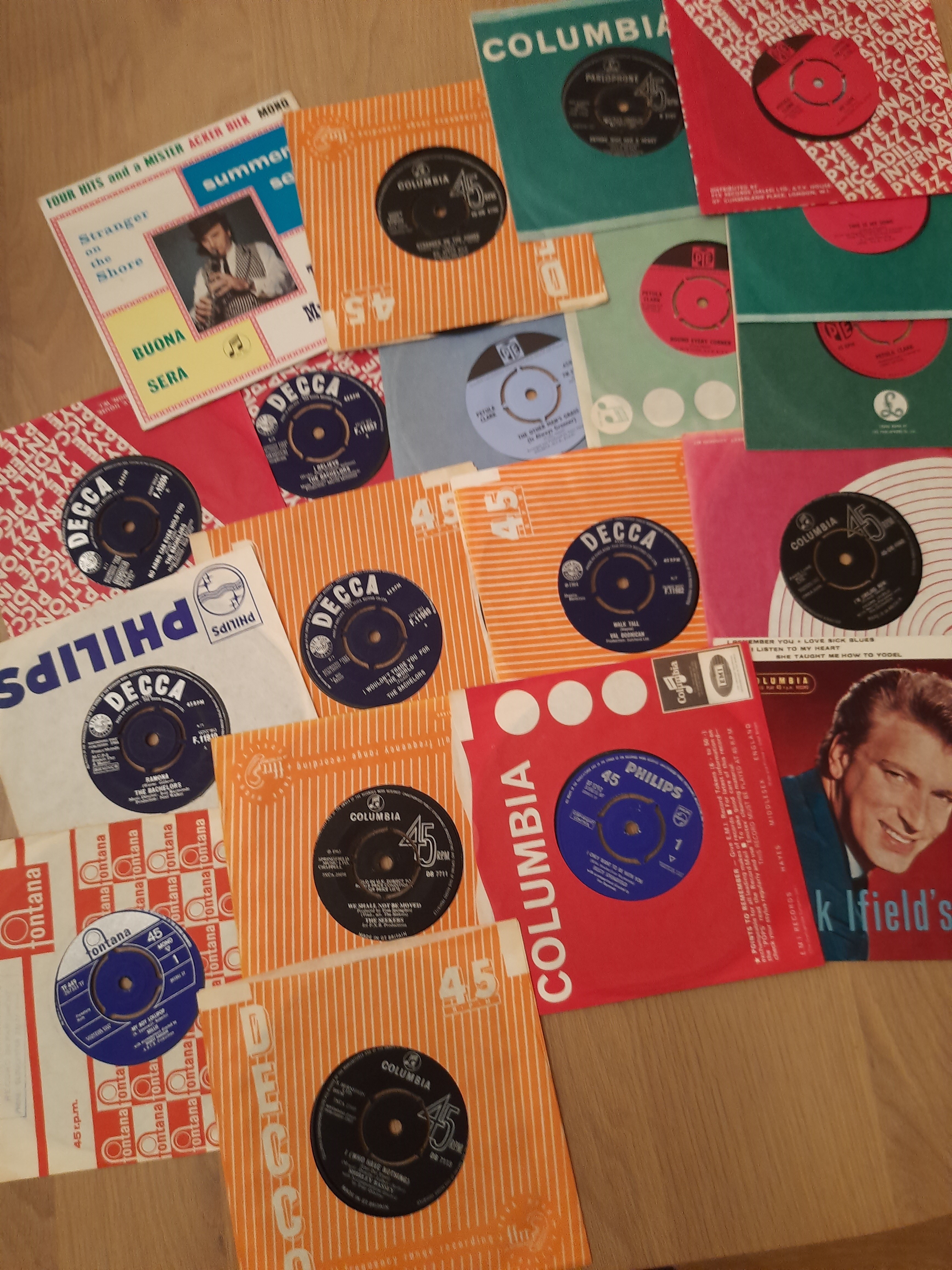 Three Boxes of an eclectic mix of 90 old LPs and singles, Pop, Classical, Easy Listening, - Image 5 of 5