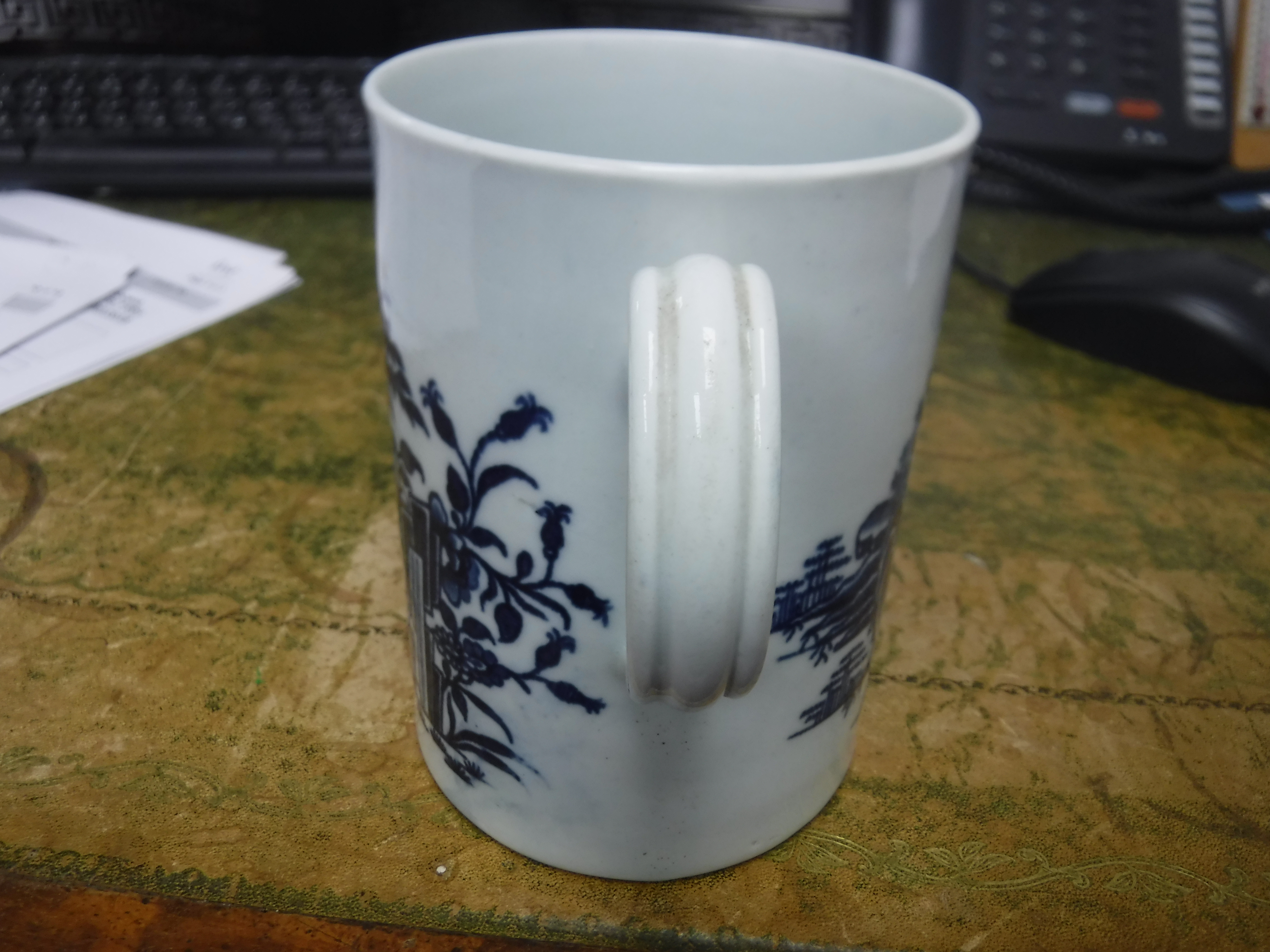 An 18th Century Worcester blue and white mug decorated with bamboo and fence pattern, - Image 5 of 17