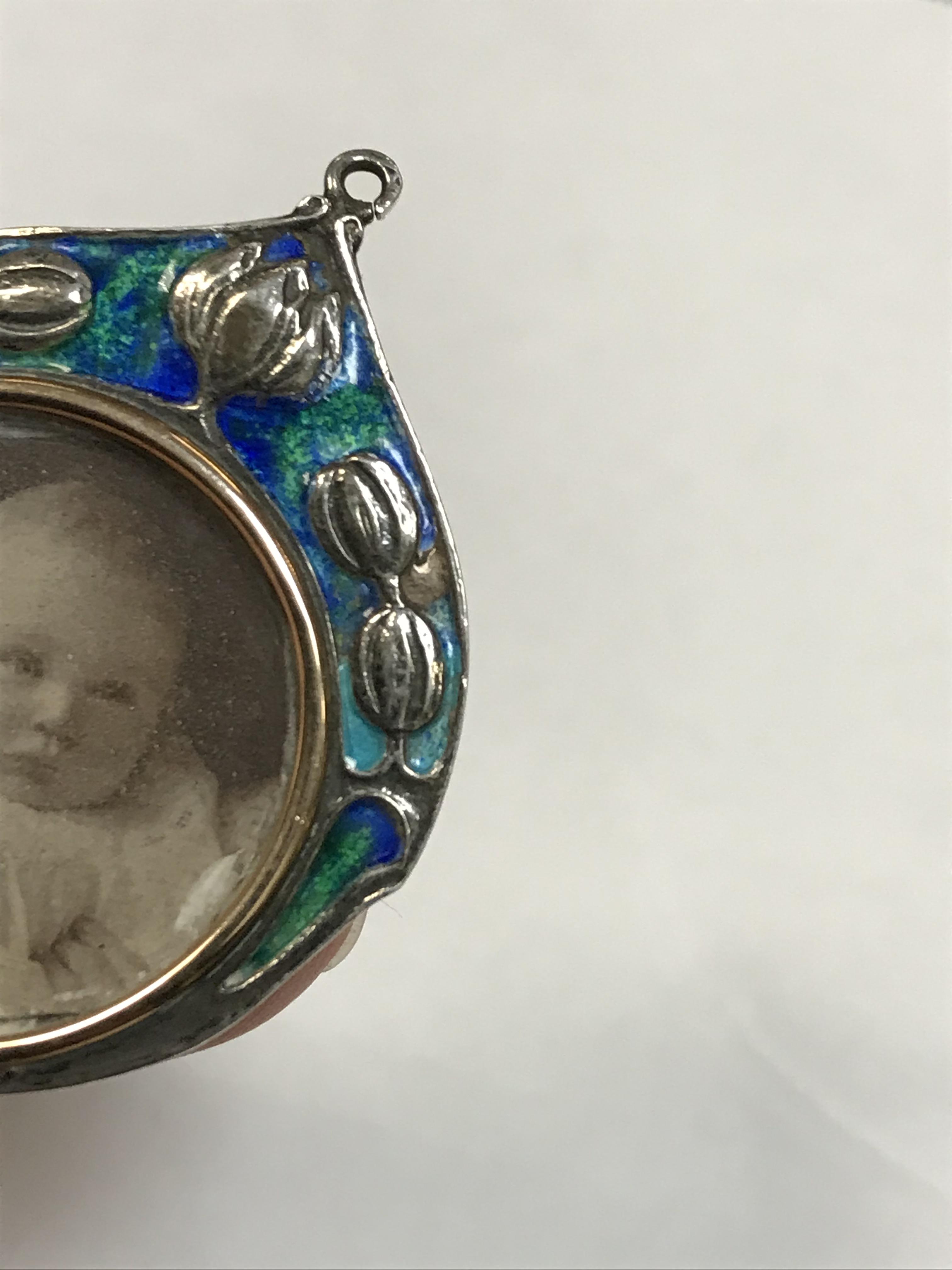 An Edwardian silver and enamel decorated pendant set with pendant locket (by William Hair Haseler, - Image 4 of 11