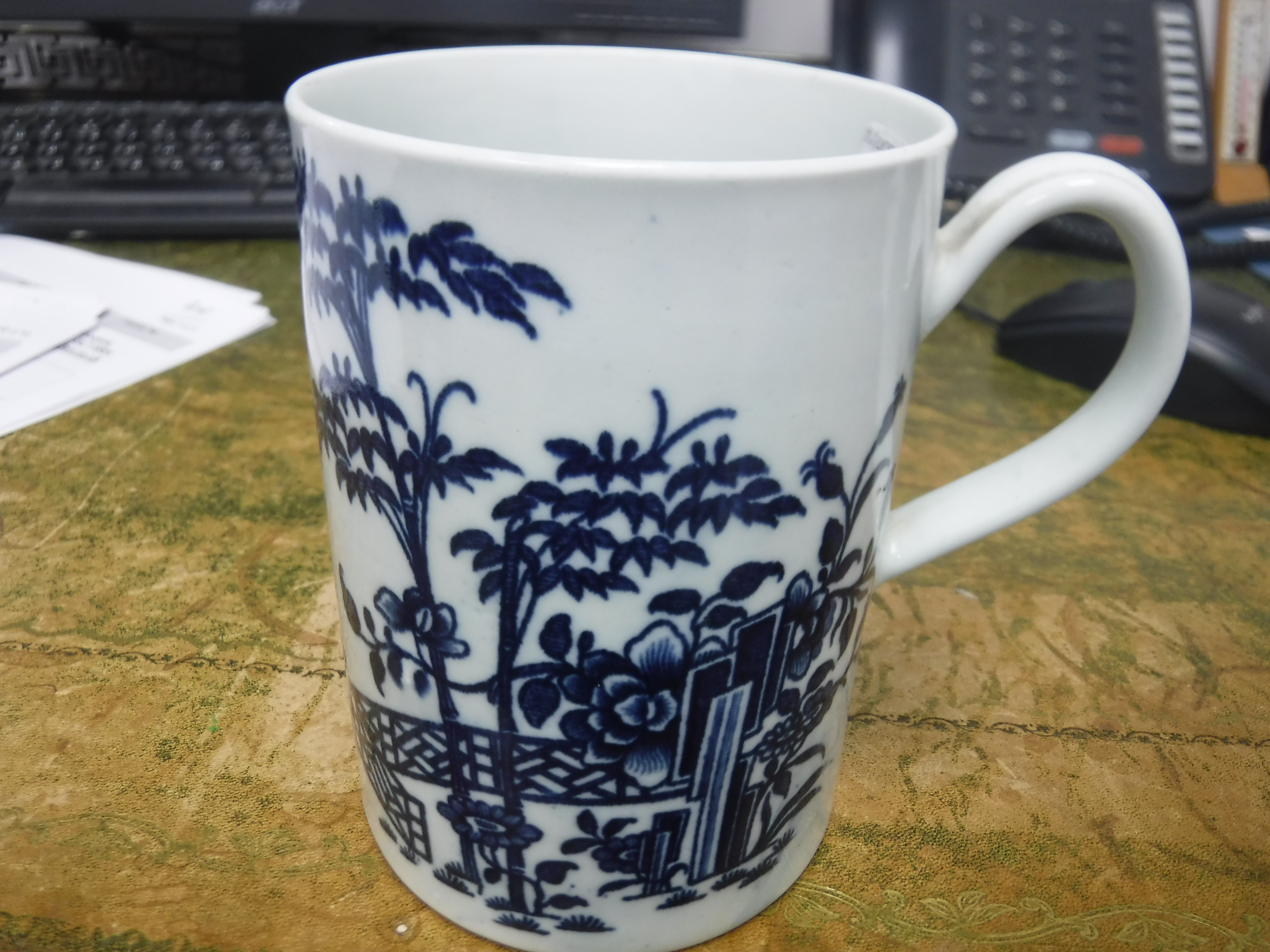 An 18th Century Worcester blue and white mug decorated with bamboo and fence pattern, - Image 6 of 17