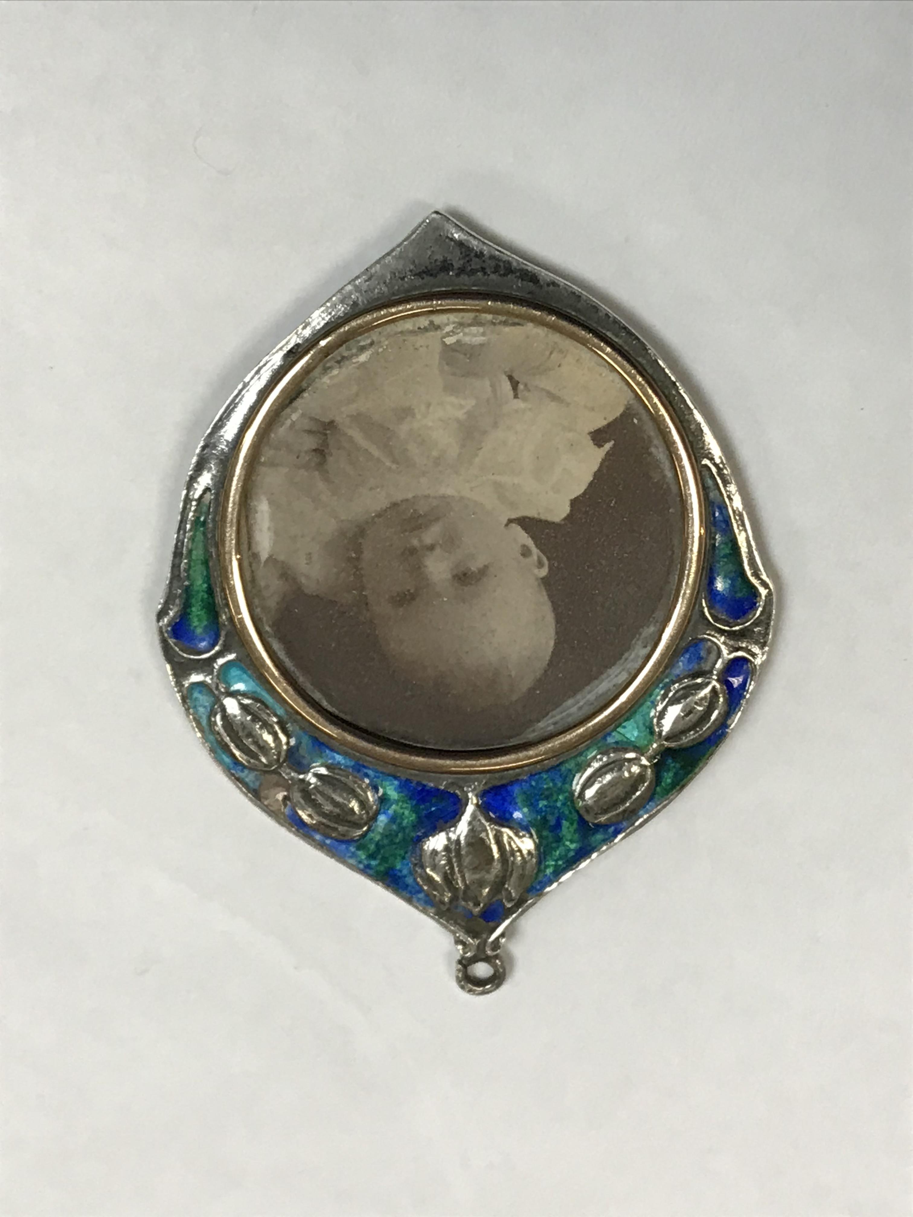 An Edwardian silver and enamel decorated pendant set with pendant locket (by William Hair Haseler, - Image 3 of 11