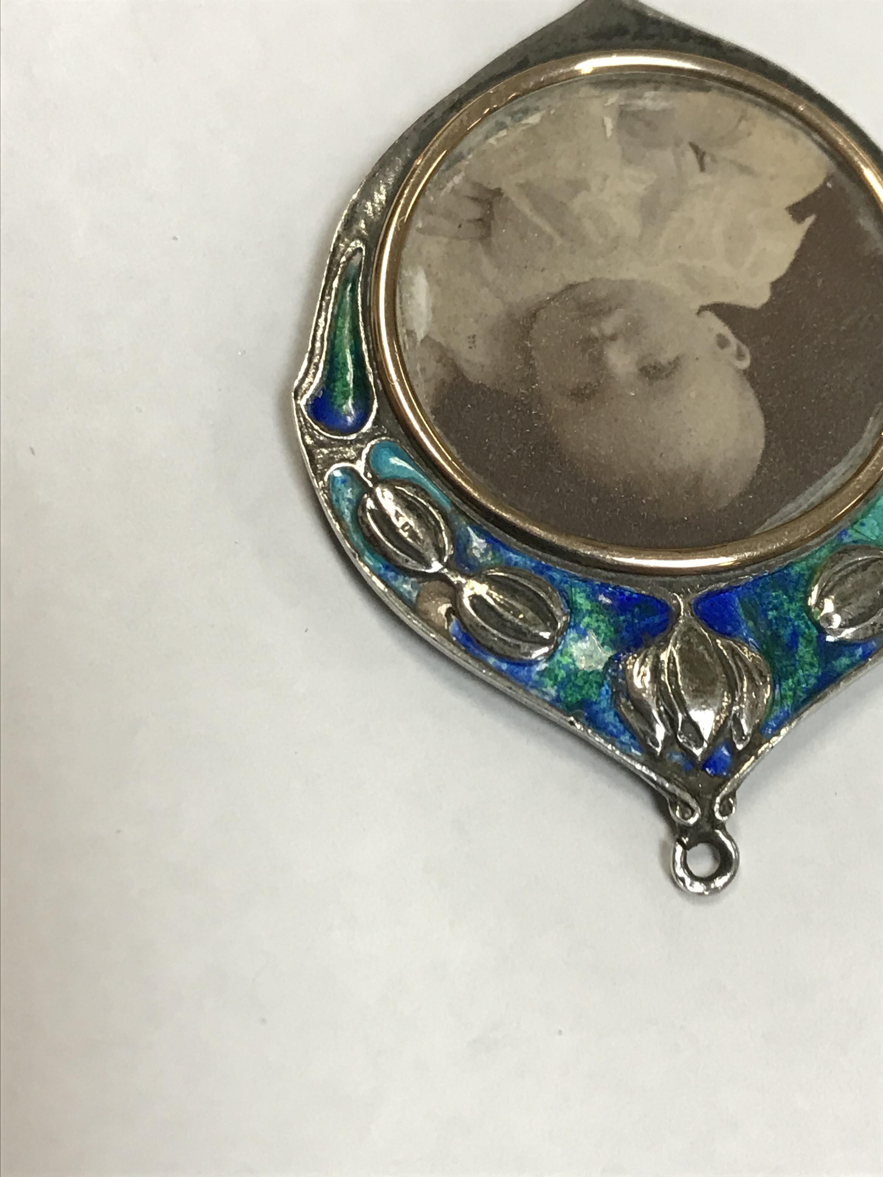 An Edwardian silver and enamel decorated pendant set with pendant locket (by William Hair Haseler, - Image 9 of 11