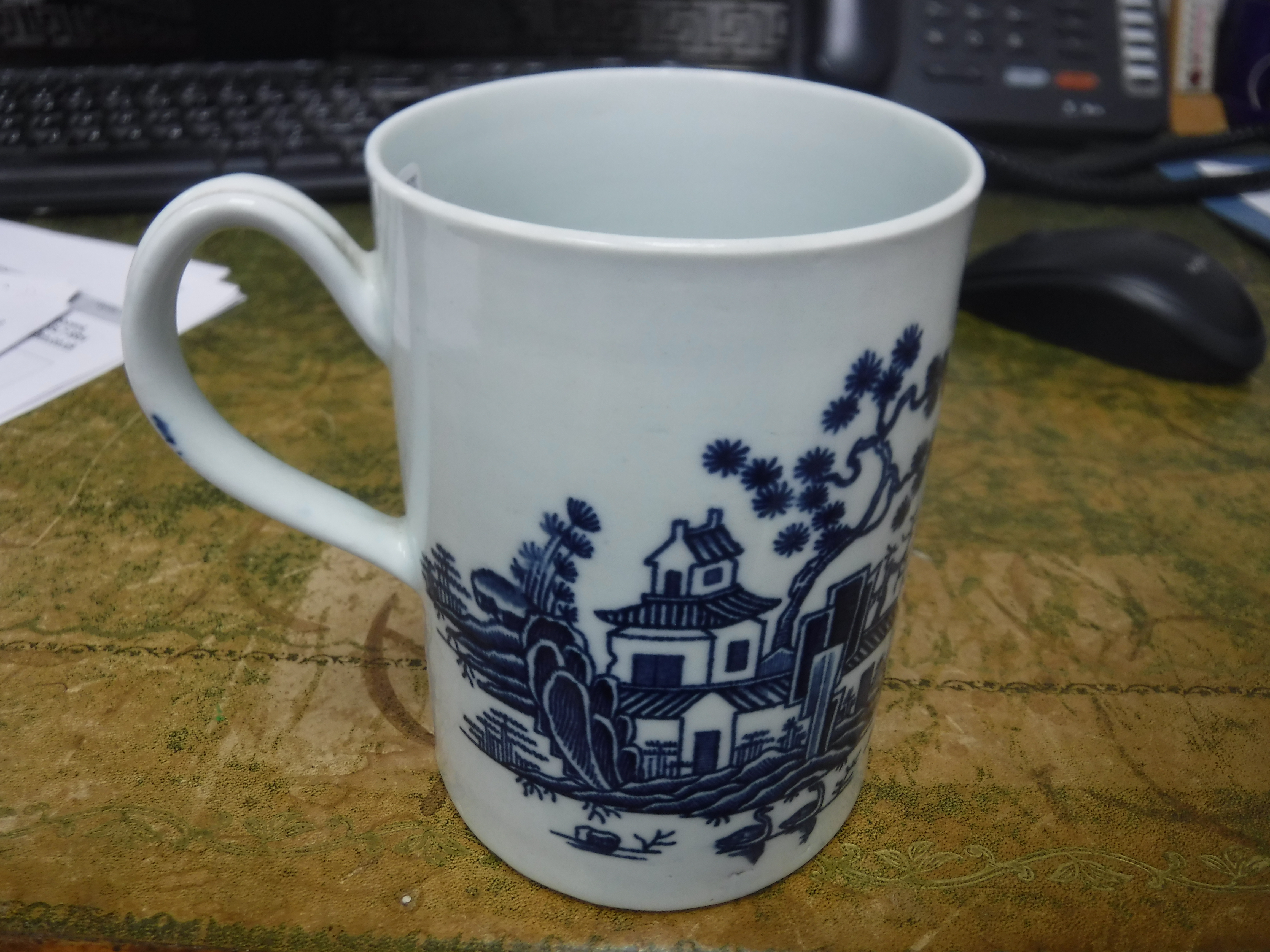An 18th Century Worcester blue and white mug decorated with bamboo and fence pattern, - Image 8 of 17