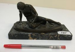 A Continental patinated bronze figure of "The Fallen Gaul Gladiator" on an oval base, 15.
