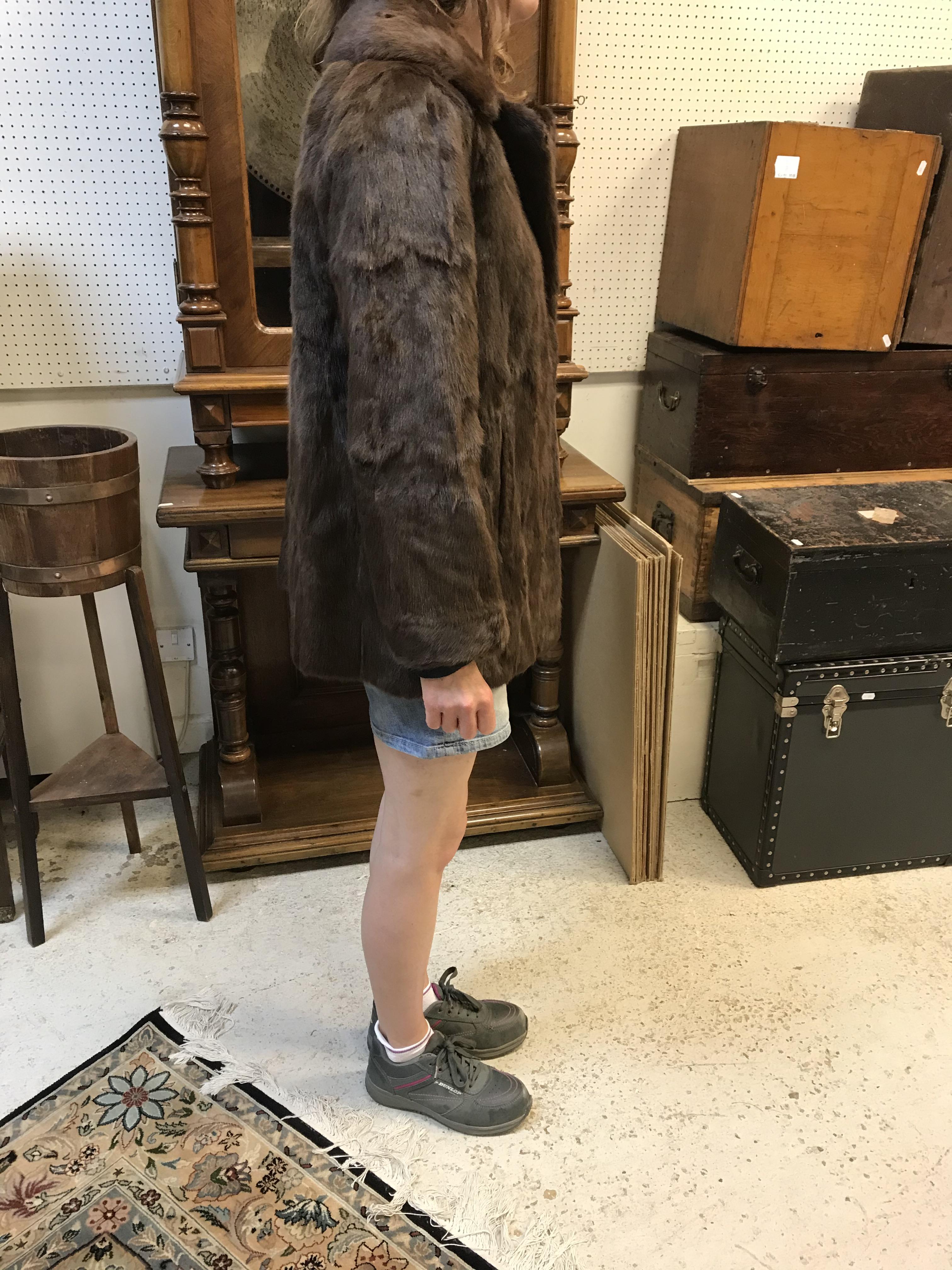 A brown mink jacket with satin lining, t - Image 3 of 5