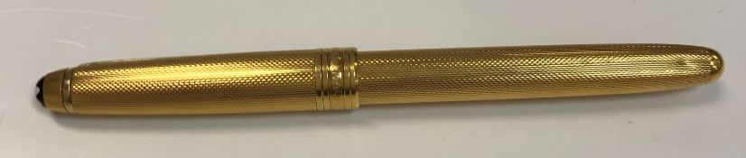 A circa 1995 gold Montblanc Meisterstück Solitaire, barley engine-turned fountain pen with 18