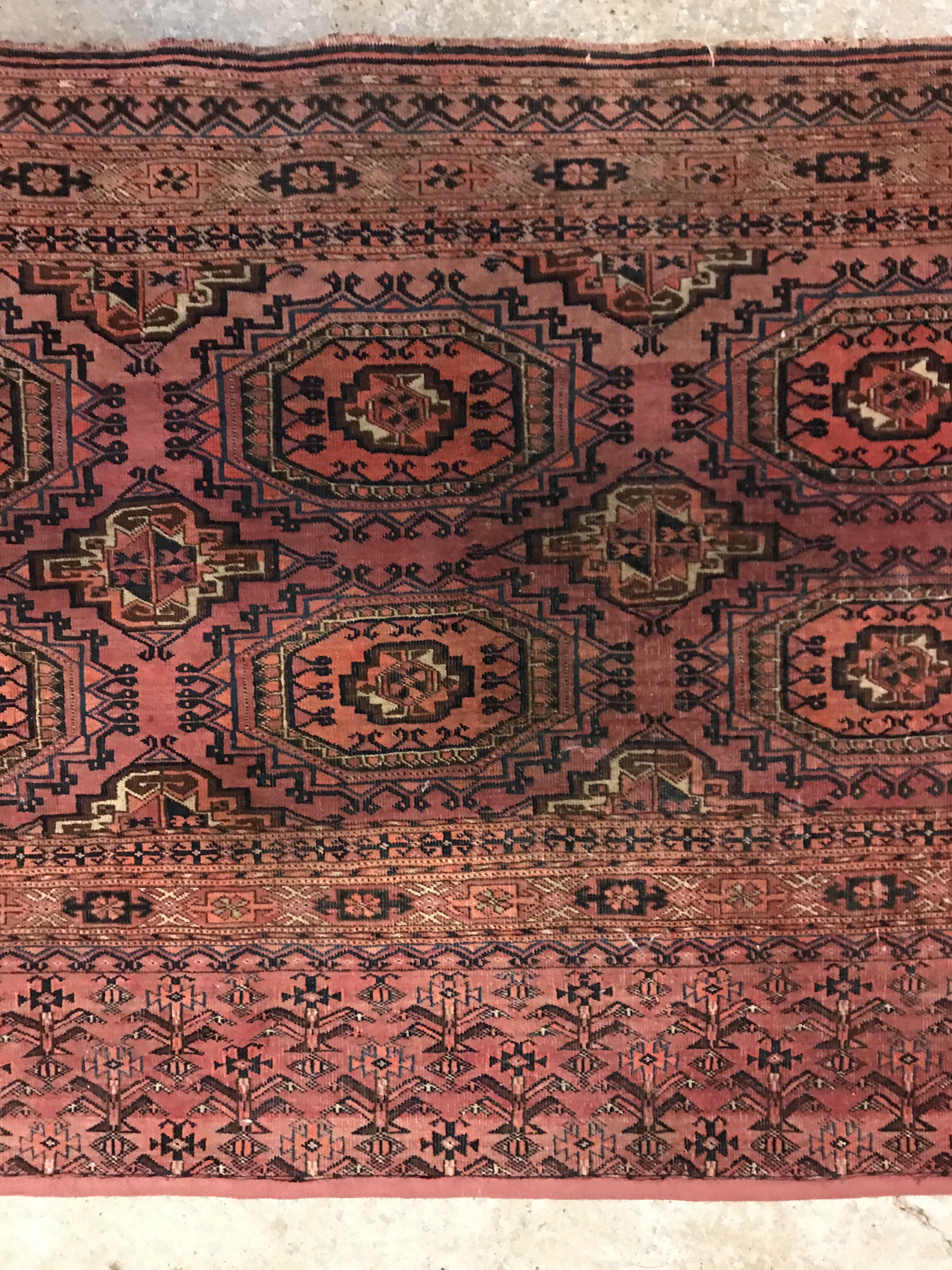 A fine Salour Bok rug, the central panel set with repeating elephant foot style medallions on a - Image 3 of 5