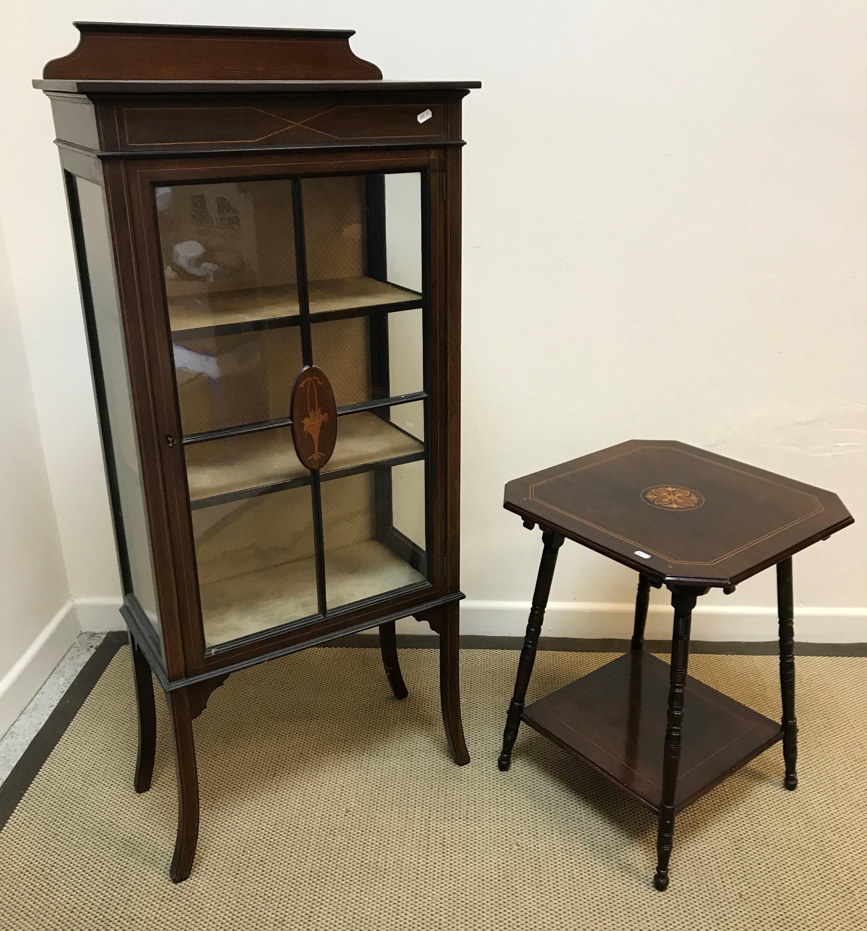 An Edwardian mahogany and inlaid display cabinet with single door on splayed supports, 57 cm wide