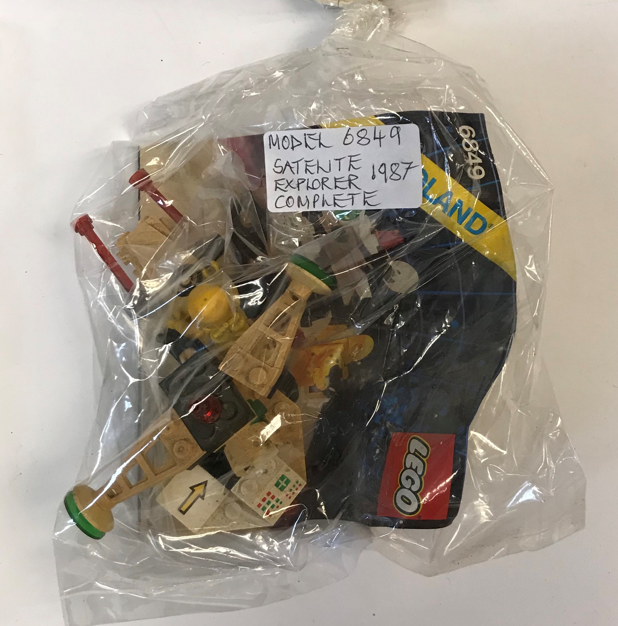 A collection of 1980's and 1990's Space Lego models, all individually bagged and all except one with - Image 4 of 11