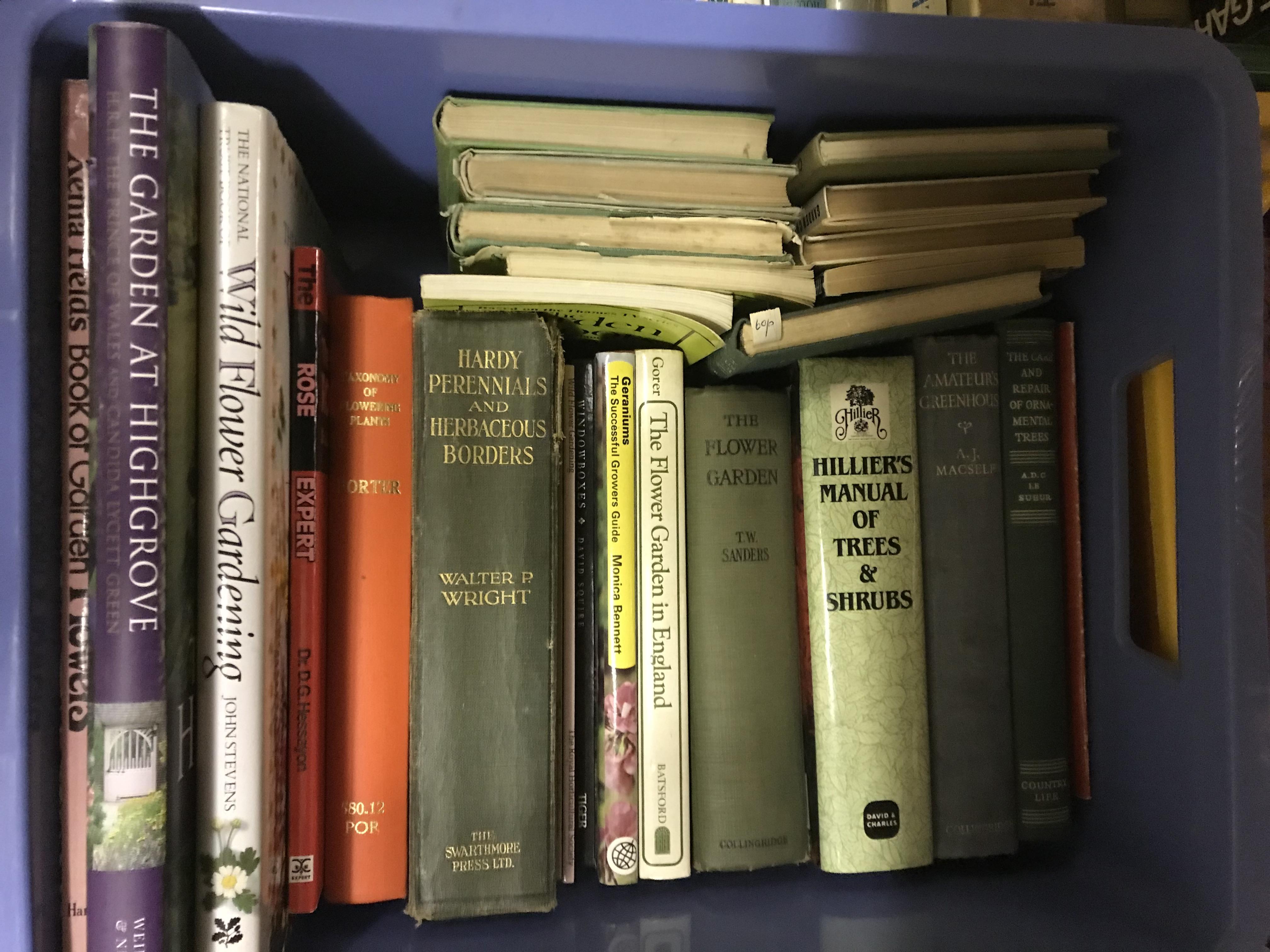 Six boxes of vintage and modern books on the subject of gardening - Image 2 of 6