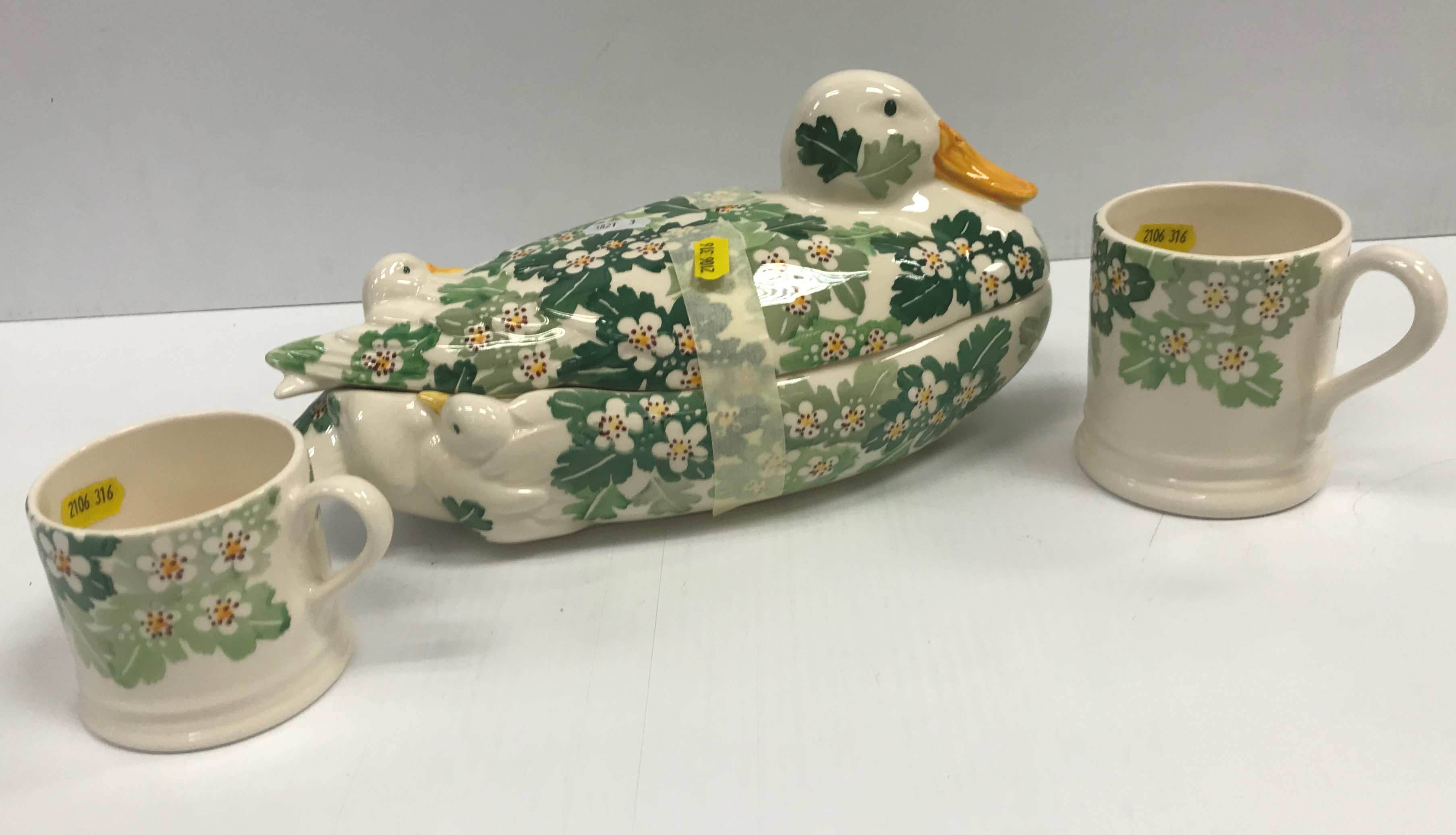 A collection of Emma Bridgwater "Green Hawthorn" wares to include duck box and cover, circular