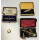 A collection of 9 carat gold jewellery including filigree work decorated brooch, circular locket,