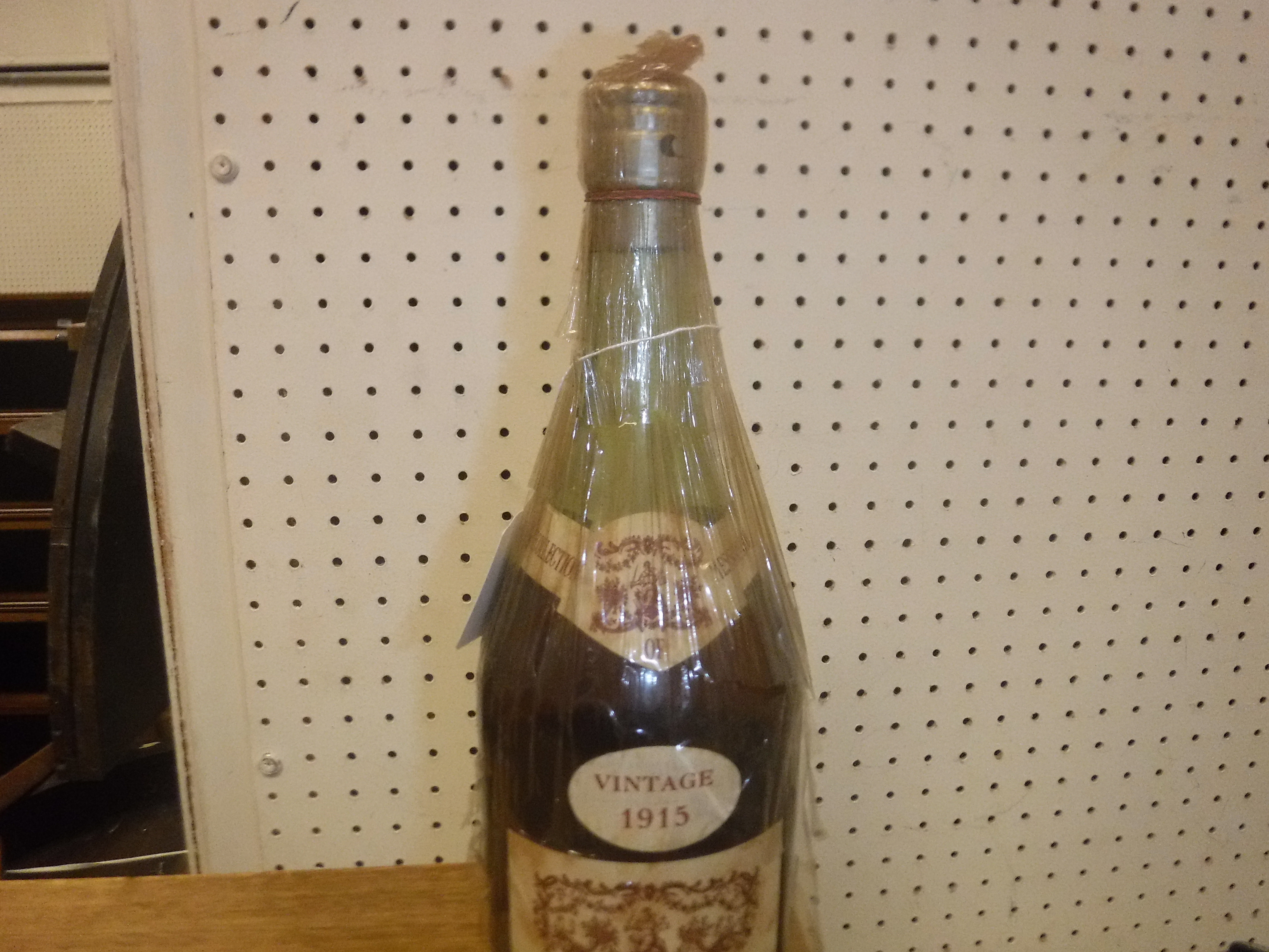 Le Cognac de la Maison Godet Vintage 1915 from the Private Collection of Messrs Godet Frères at - Image 11 of 14