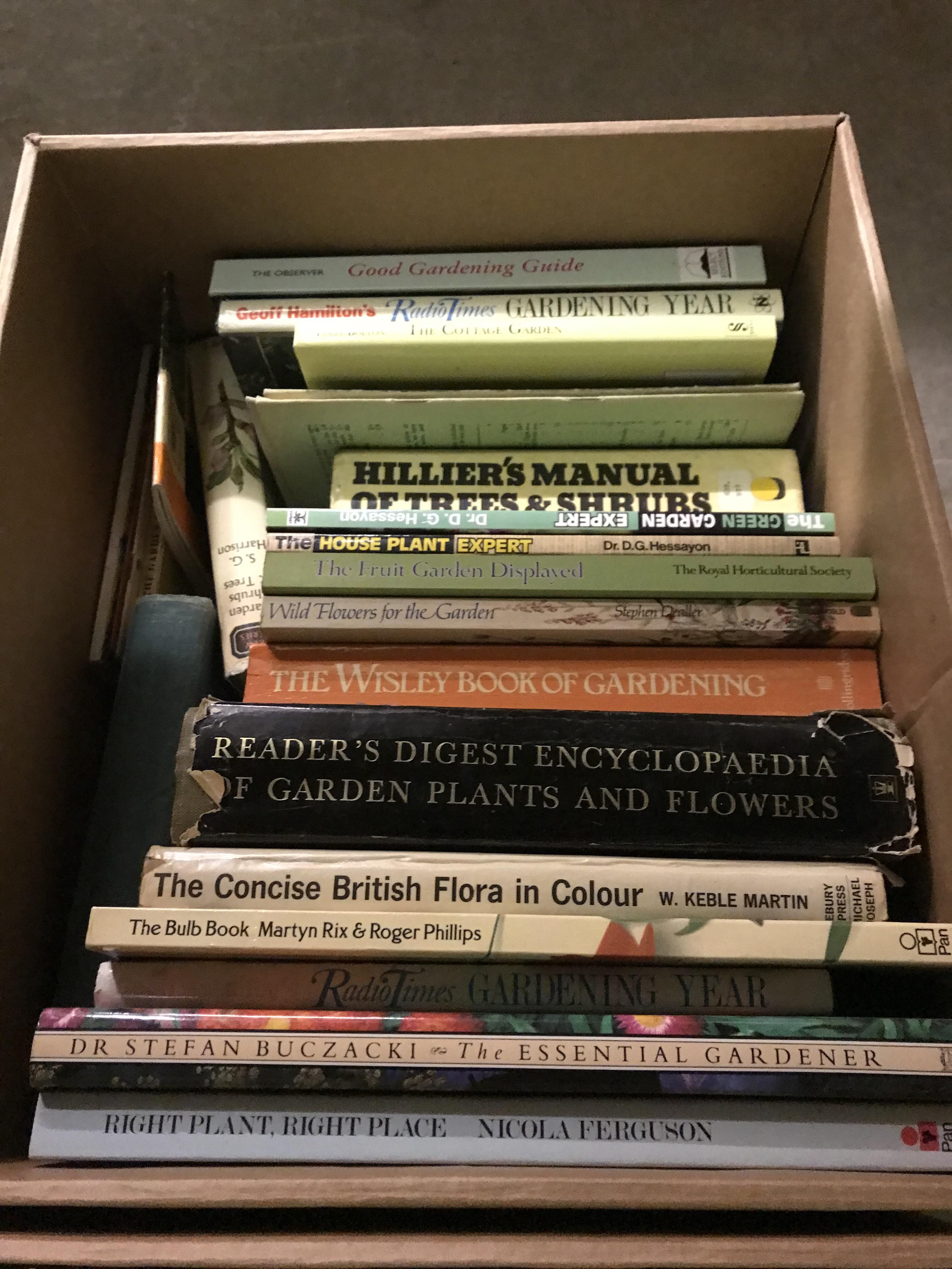 Six boxes of vintage and modern books on the subject of gardening - Image 6 of 6