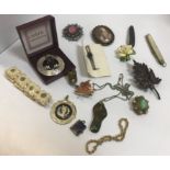 A bag of assorted costume jewellery to include various brooches, pendants, collar studs, etc,
