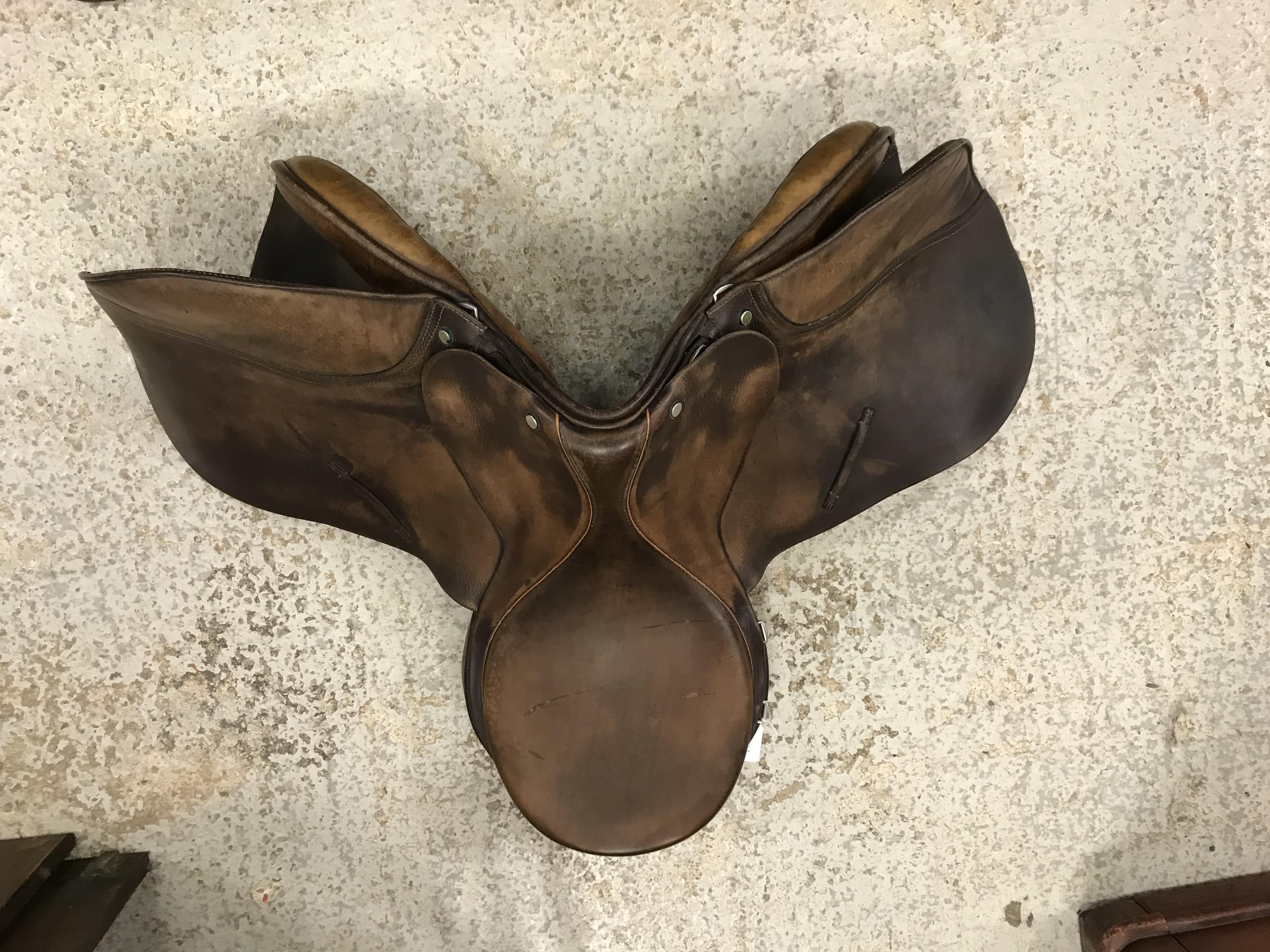 A collection of eight various general purpose saddles, - Image 16 of 18