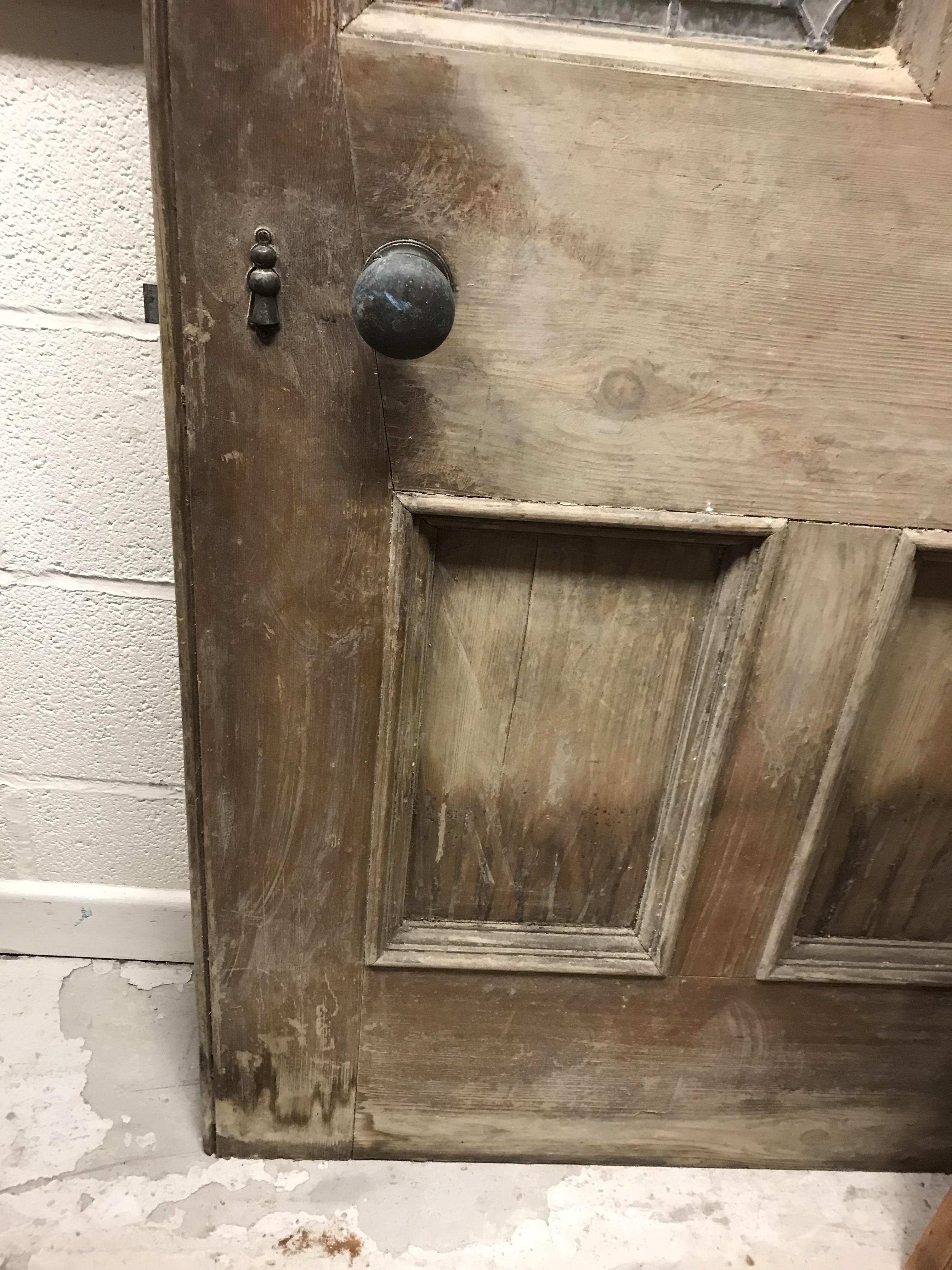 A late Victorian pine framed exterior door with four foliate and floral decorated leaded glazed - Image 11 of 13