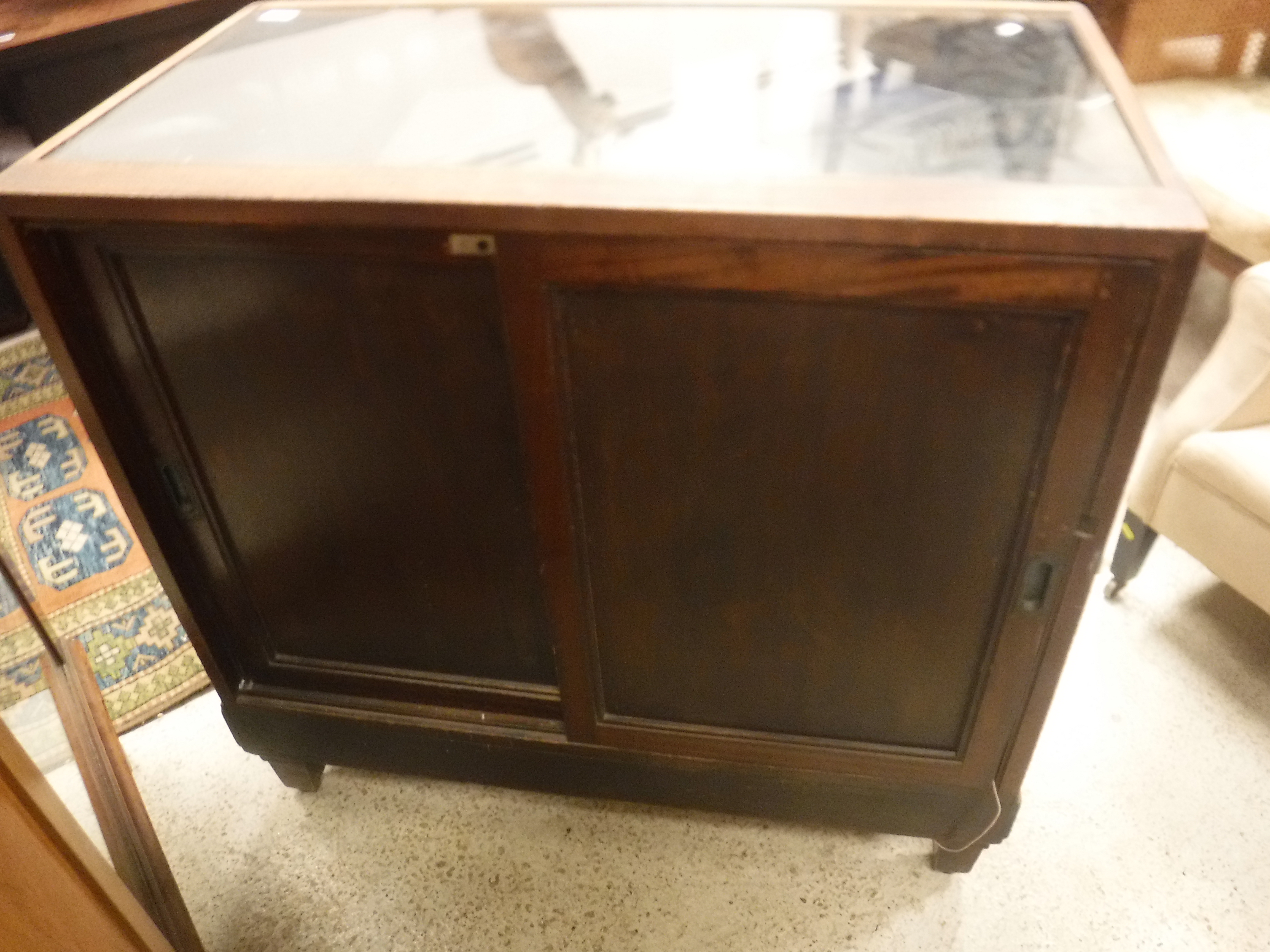 An early 20th Century mahogany framed shop display counter with glazed panels and sliding door to - Image 9 of 11