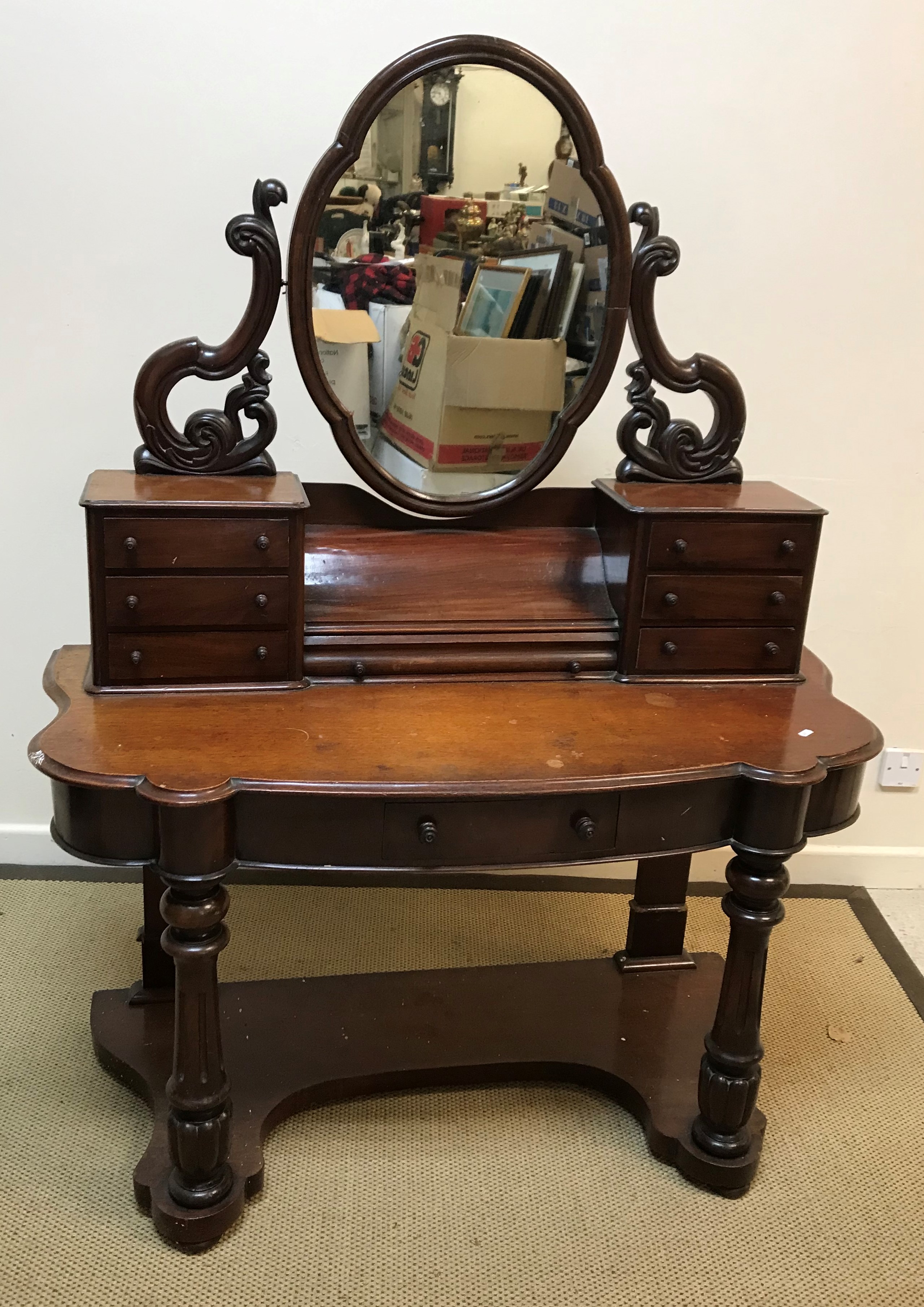 A Victorian mahogany duchess dressing table, 114 cm wide x 50 cm deep x 157.