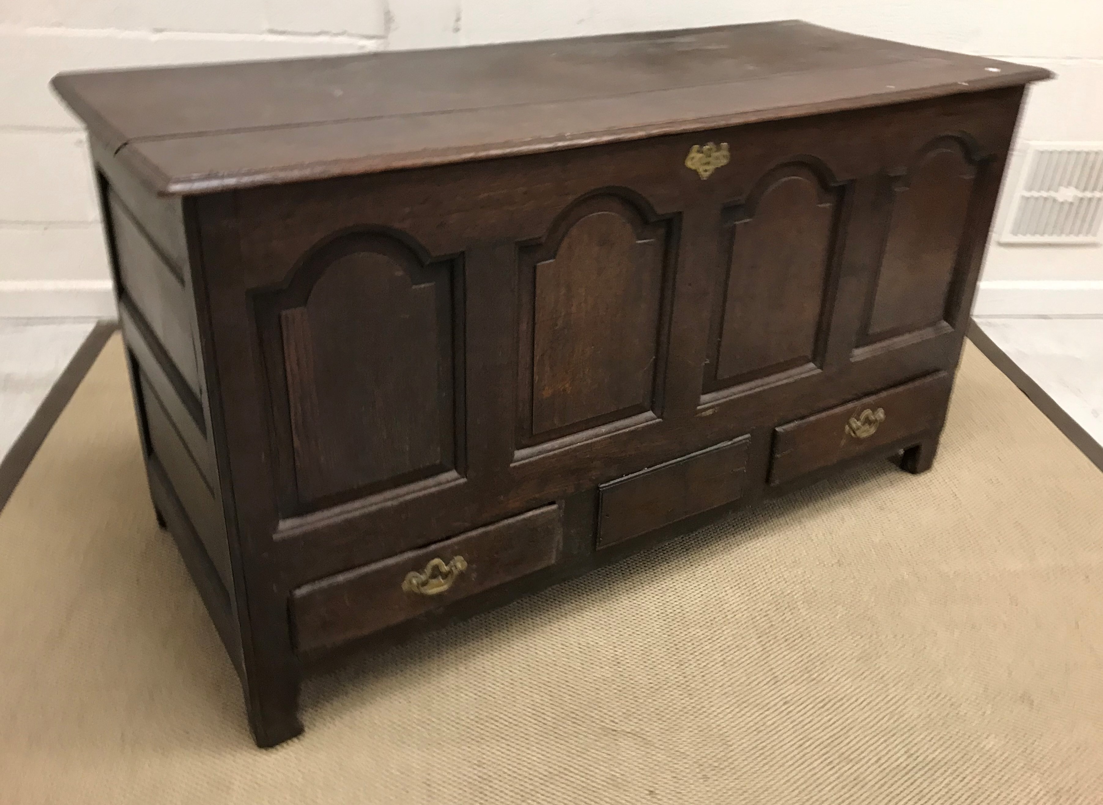 An early 19th Century oak mule chest,