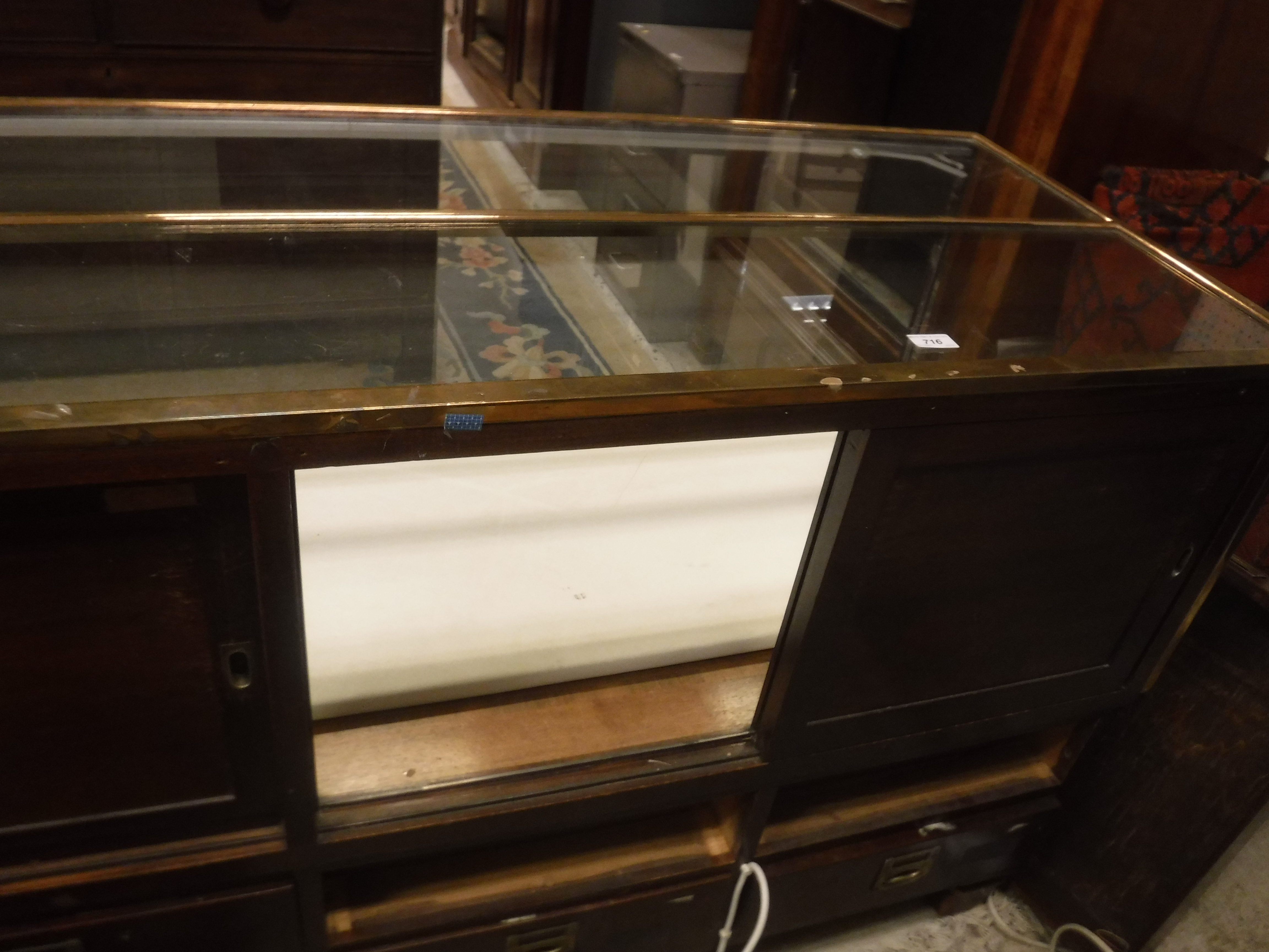 An early 20th Century brass framed and mahogany and glazed shop counter with four sliding doors - Image 8 of 11